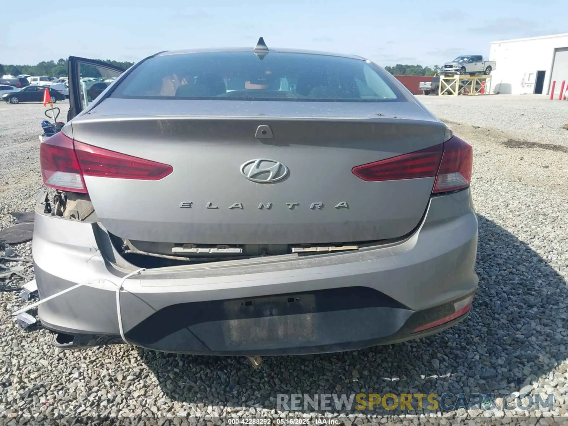 16 Фотография поврежденного автомобиля KMHD84LF7LU105161 HYUNDAI ELANTRA 2020