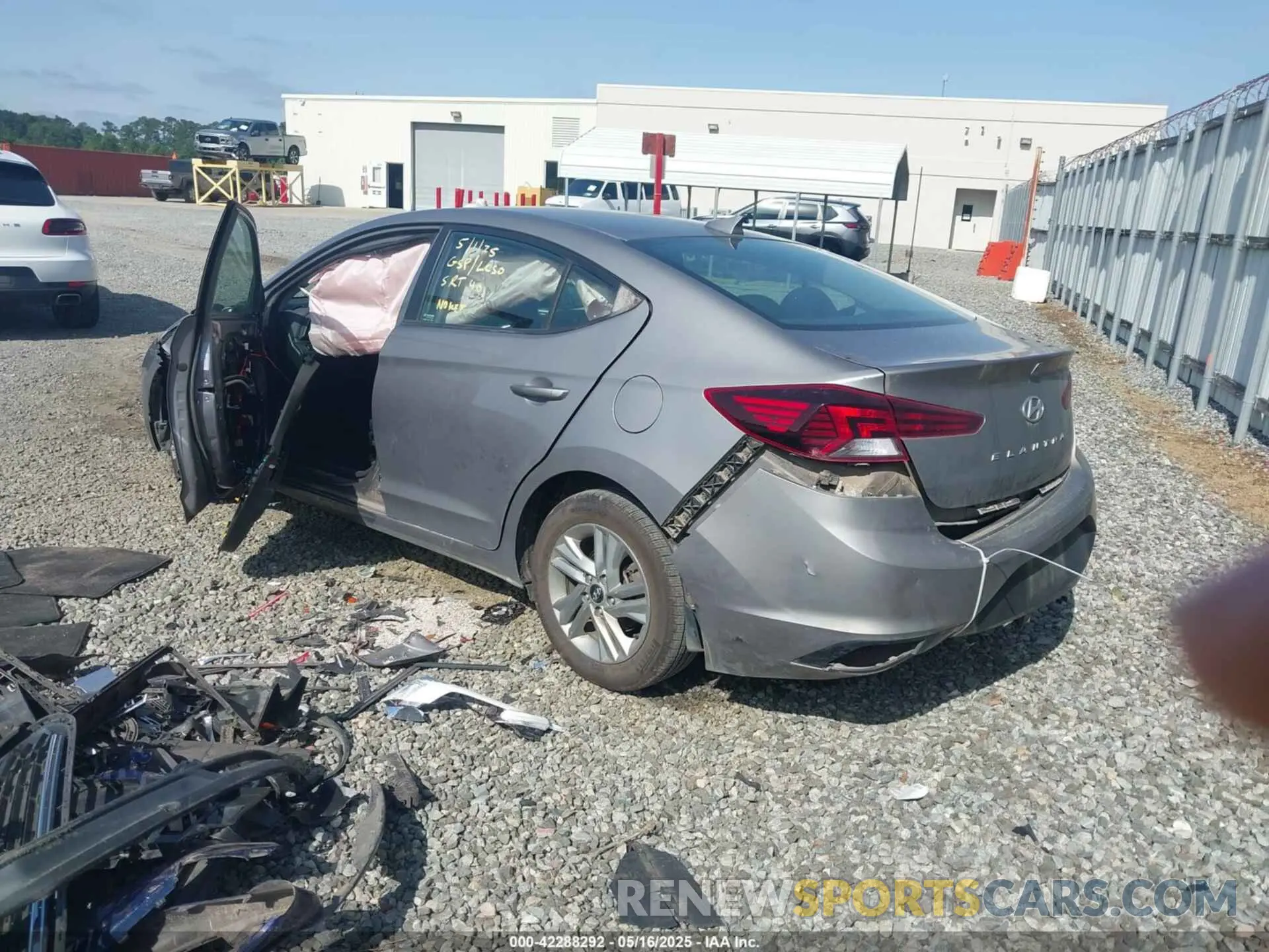 3 Фотография поврежденного автомобиля KMHD84LF7LU105161 HYUNDAI ELANTRA 2020