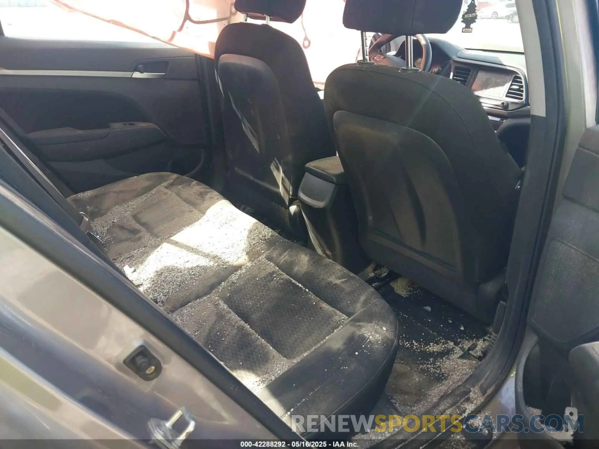8 Фотография поврежденного автомобиля KMHD84LF7LU105161 HYUNDAI ELANTRA 2020