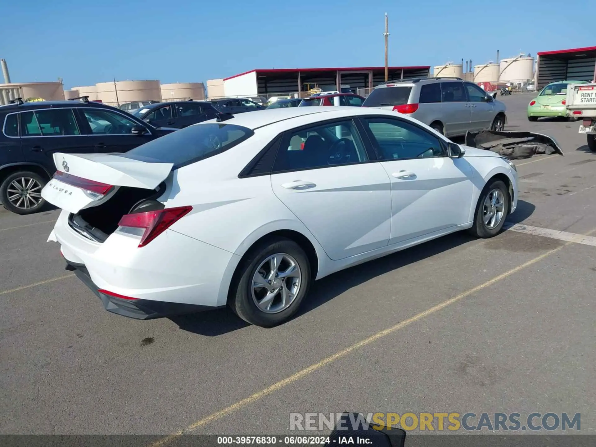 4 Photograph of a damaged car 5NPLL4AG6MH014727 HYUNDAI ELANTRA 2021