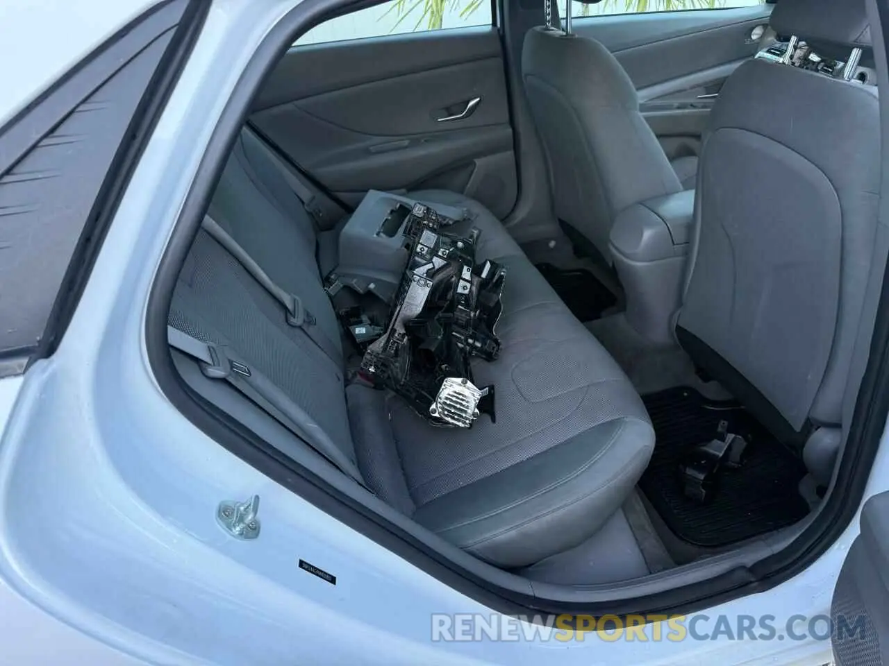 6 Photograph of a damaged car 5NPLL4AG9MH050850 HYUNDAI ELANTRA 2021