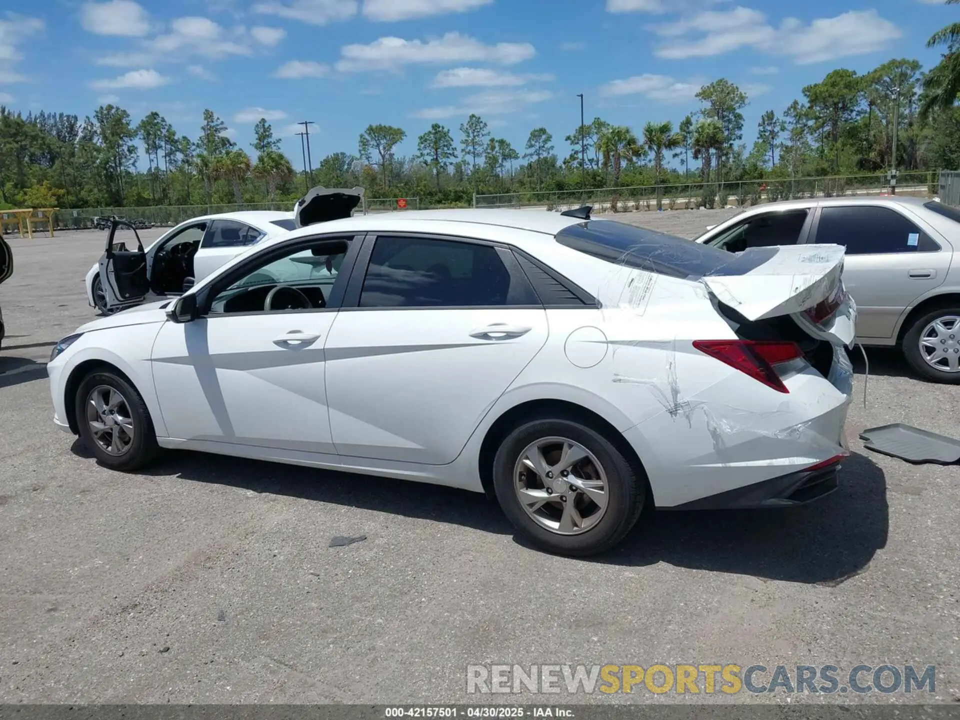 14 Photograph of a damaged car 5NPLL4AGXMH042269 HYUNDAI ELANTRA 2021