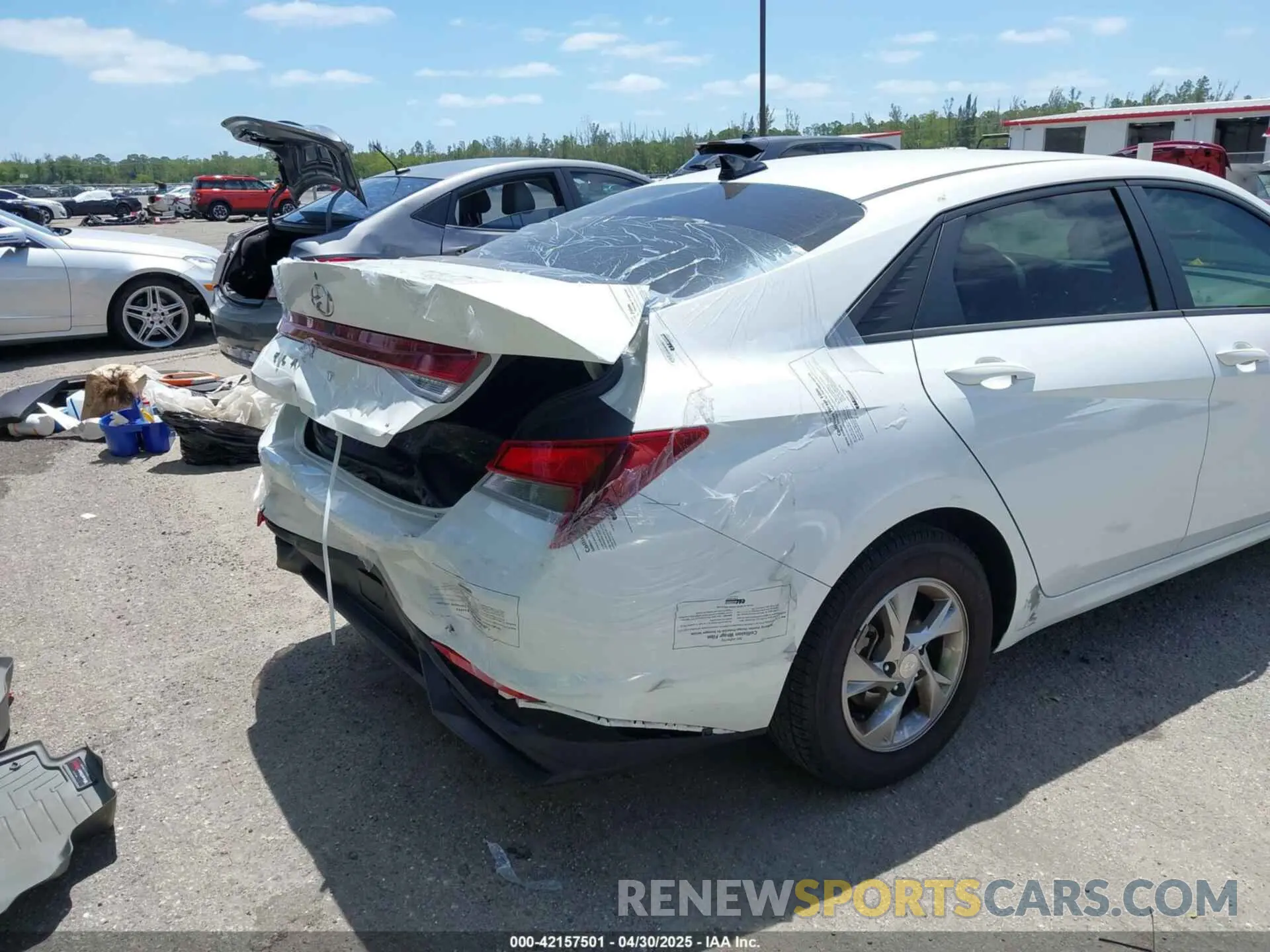 18 Photograph of a damaged car 5NPLL4AGXMH042269 HYUNDAI ELANTRA 2021