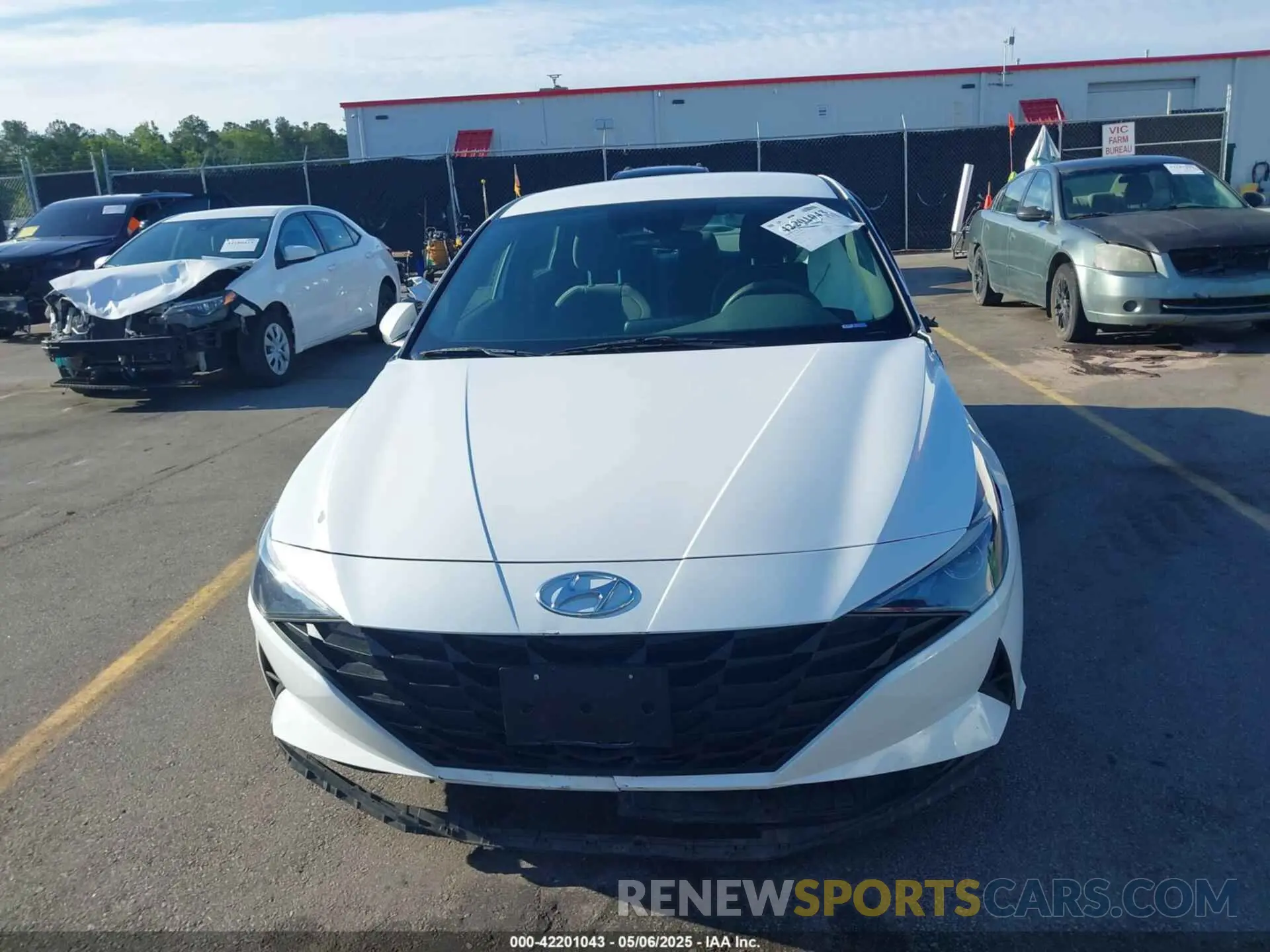 12 Photograph of a damaged car 5NPLM4AG0MH012114 HYUNDAI ELANTRA 2021