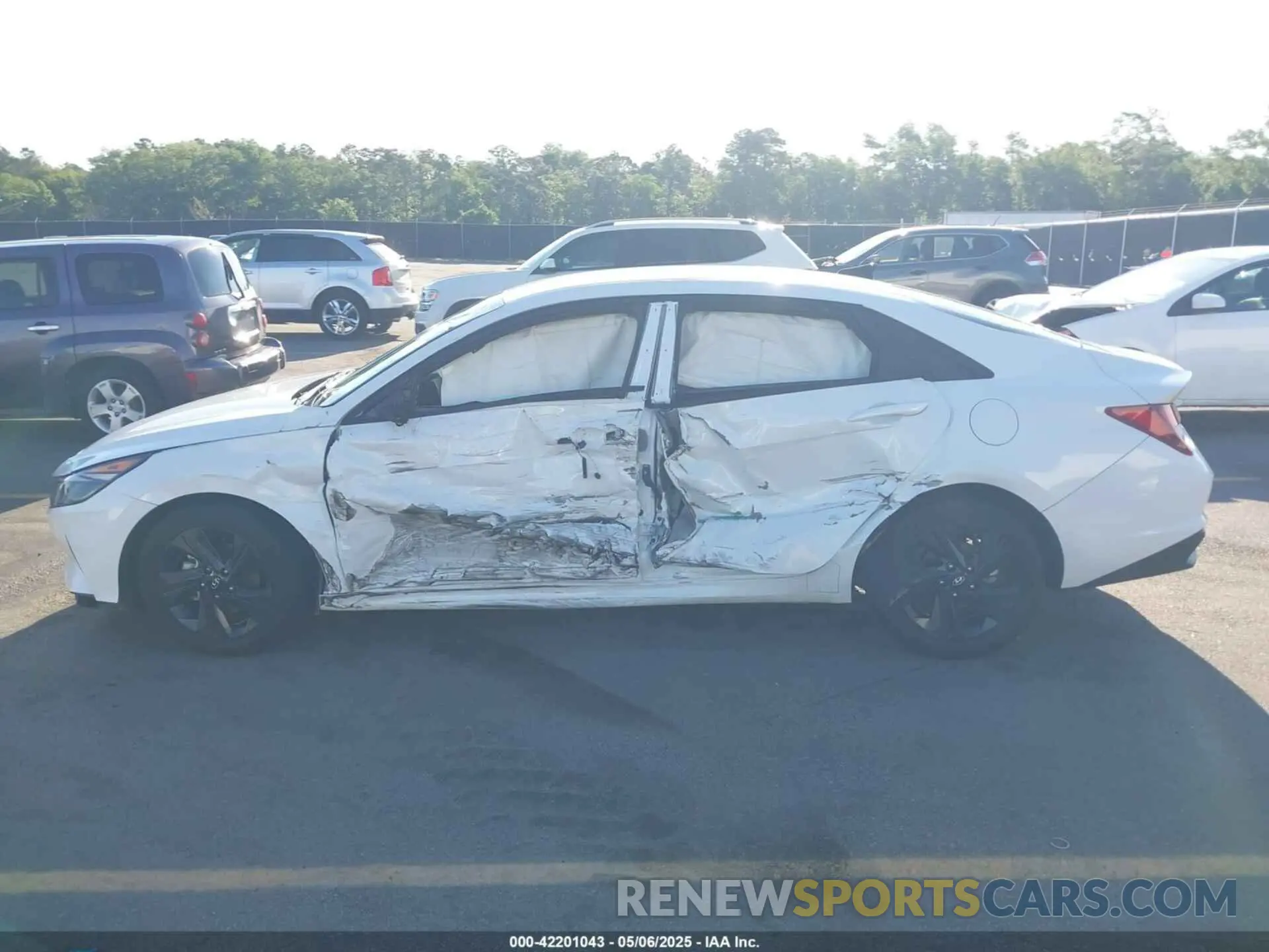 14 Photograph of a damaged car 5NPLM4AG0MH012114 HYUNDAI ELANTRA 2021