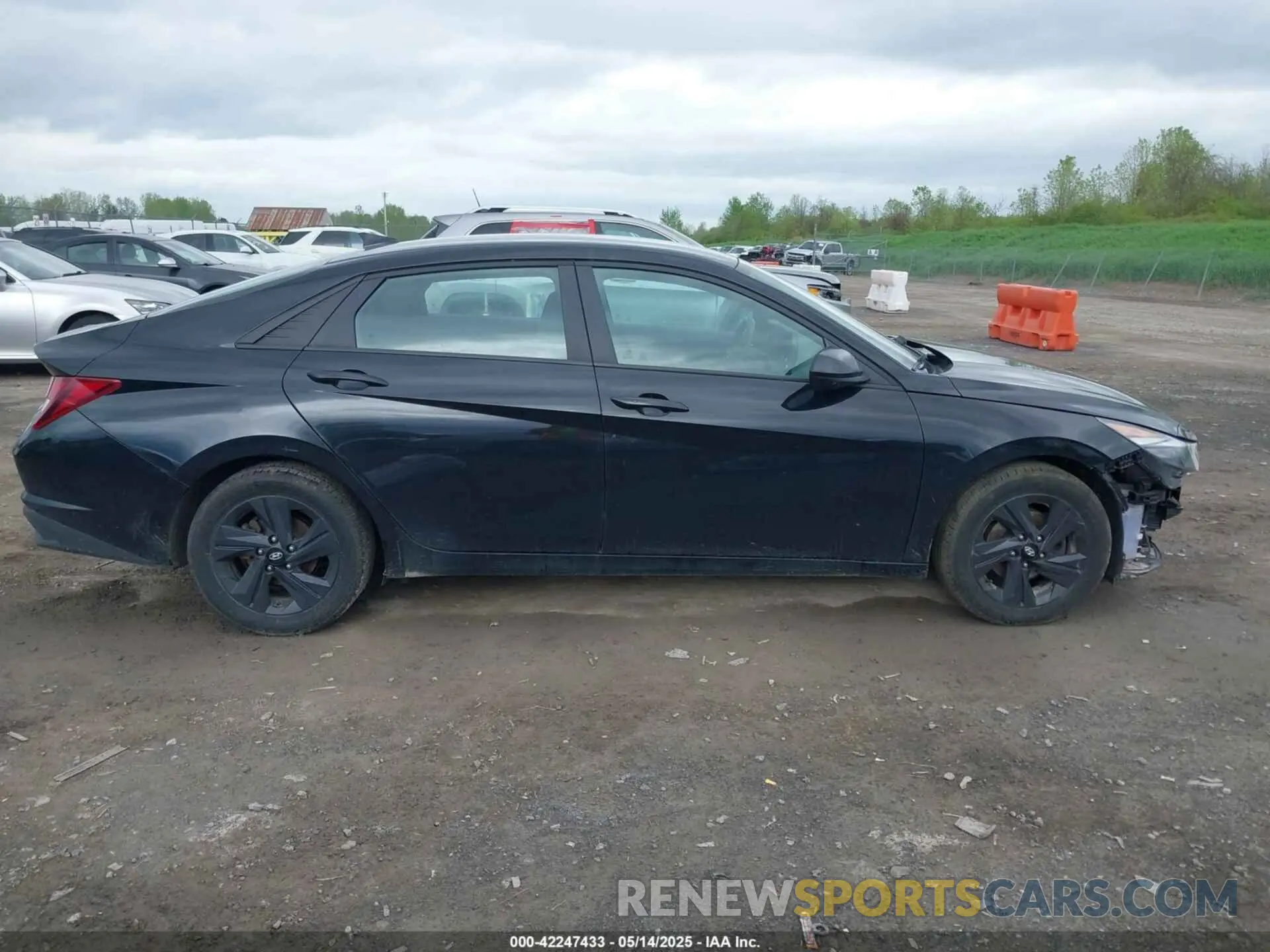 13 Photograph of a damaged car 5NPLM4AG1MH001123 HYUNDAI ELANTRA 2021