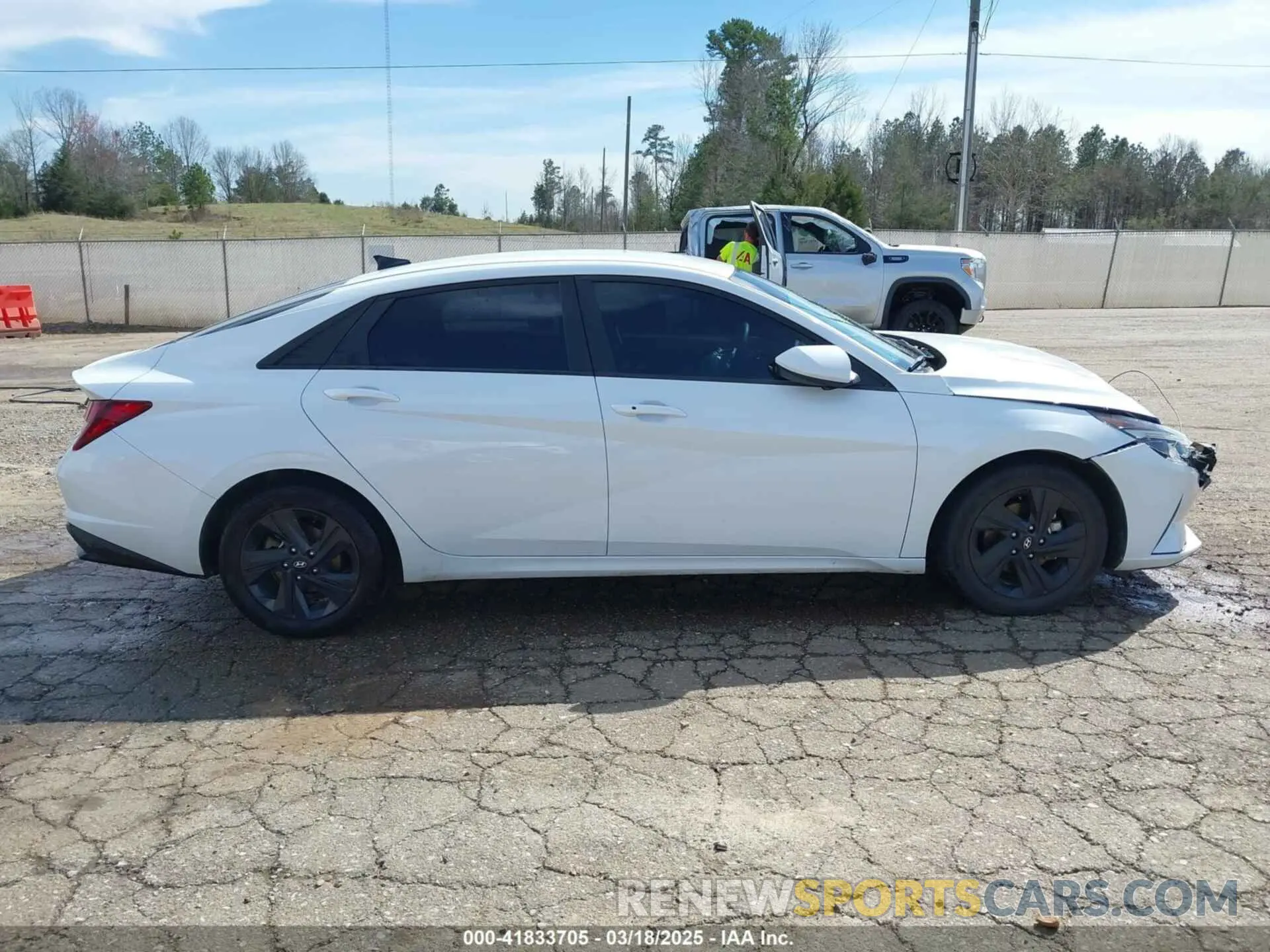 13 Photograph of a damaged car 5NPLM4AG1MH025762 HYUNDAI ELANTRA 2021