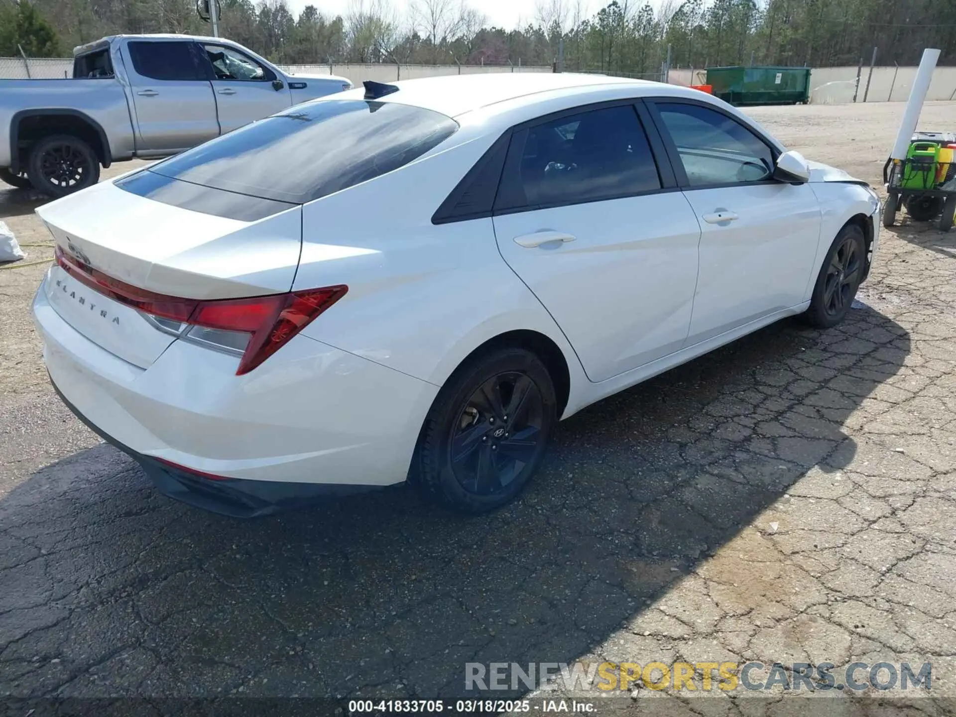 4 Photograph of a damaged car 5NPLM4AG1MH025762 HYUNDAI ELANTRA 2021