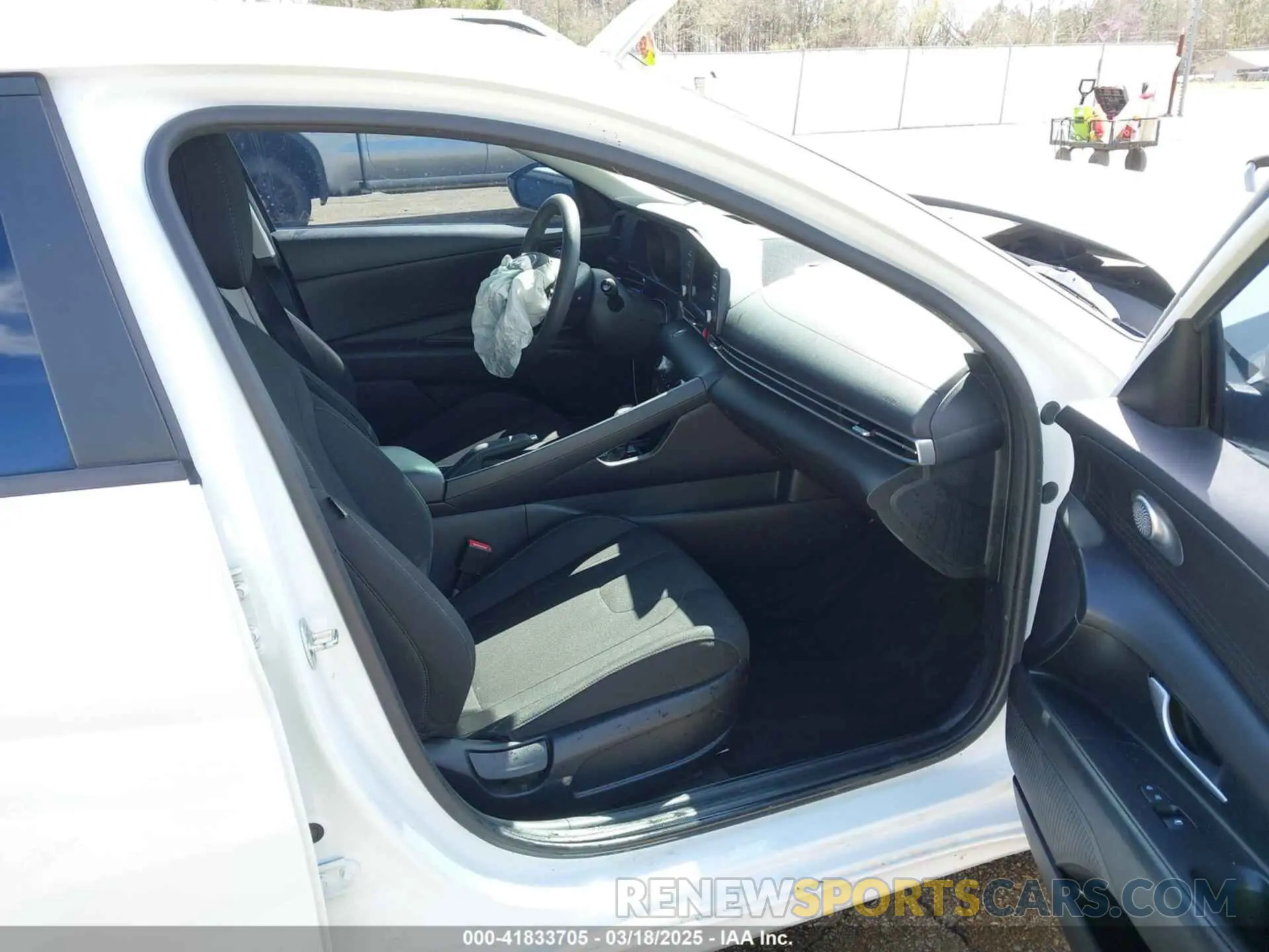 5 Photograph of a damaged car 5NPLM4AG1MH025762 HYUNDAI ELANTRA 2021
