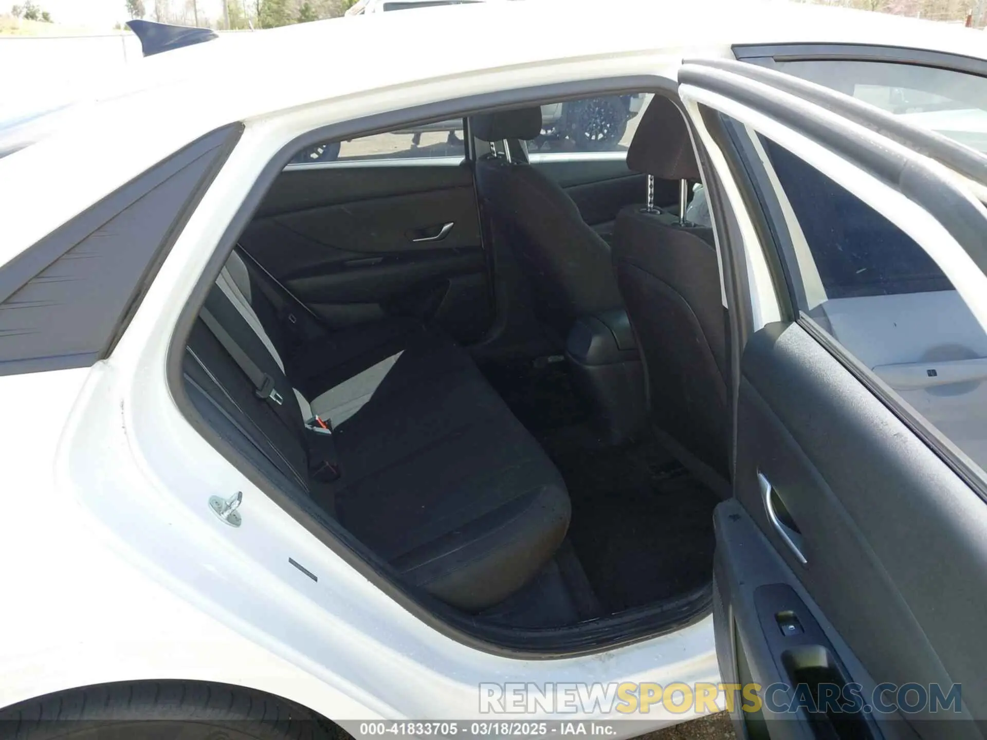 8 Photograph of a damaged car 5NPLM4AG1MH025762 HYUNDAI ELANTRA 2021