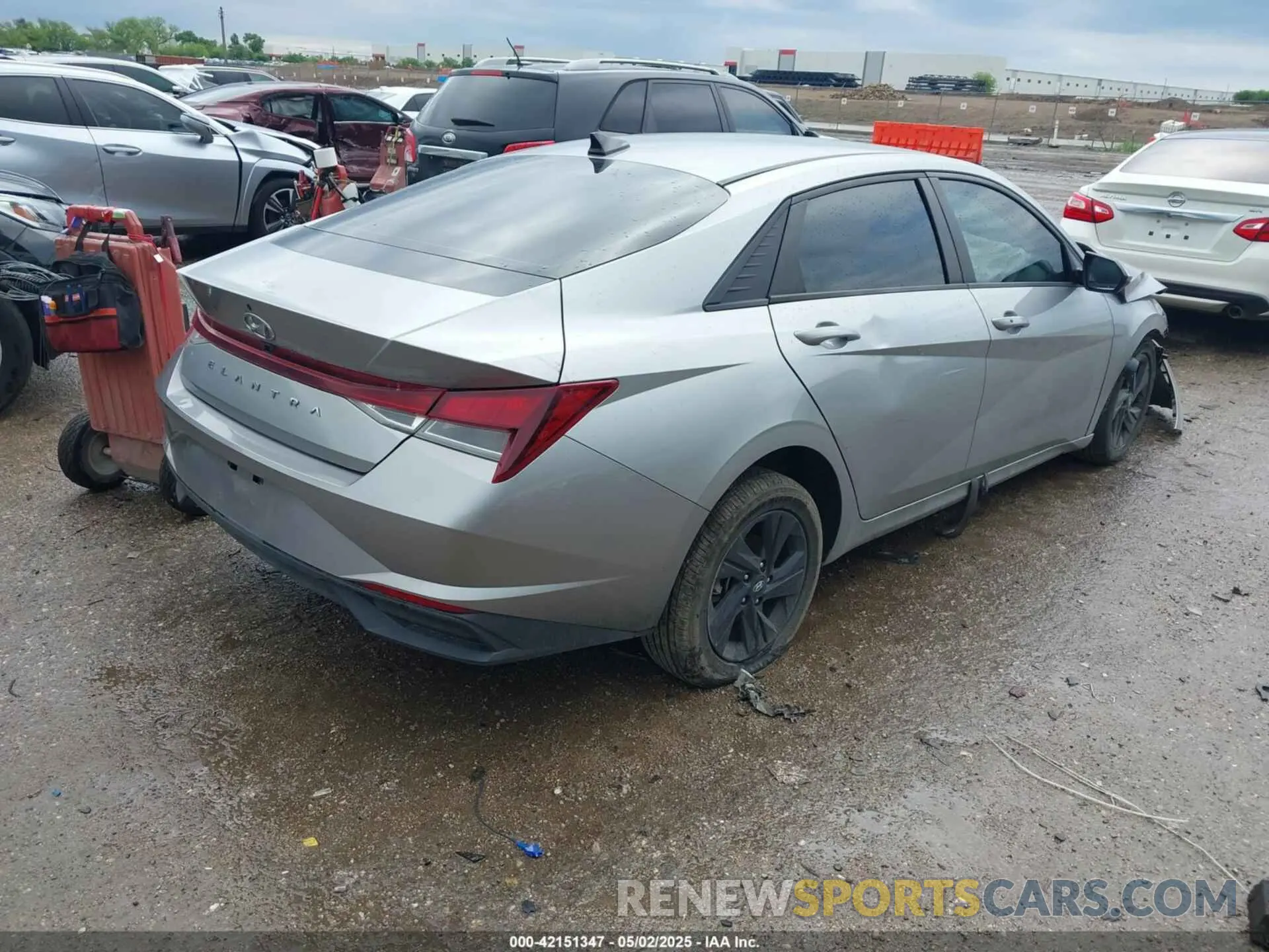 4 Photograph of a damaged car 5NPLM4AG1MH030055 HYUNDAI ELANTRA 2021