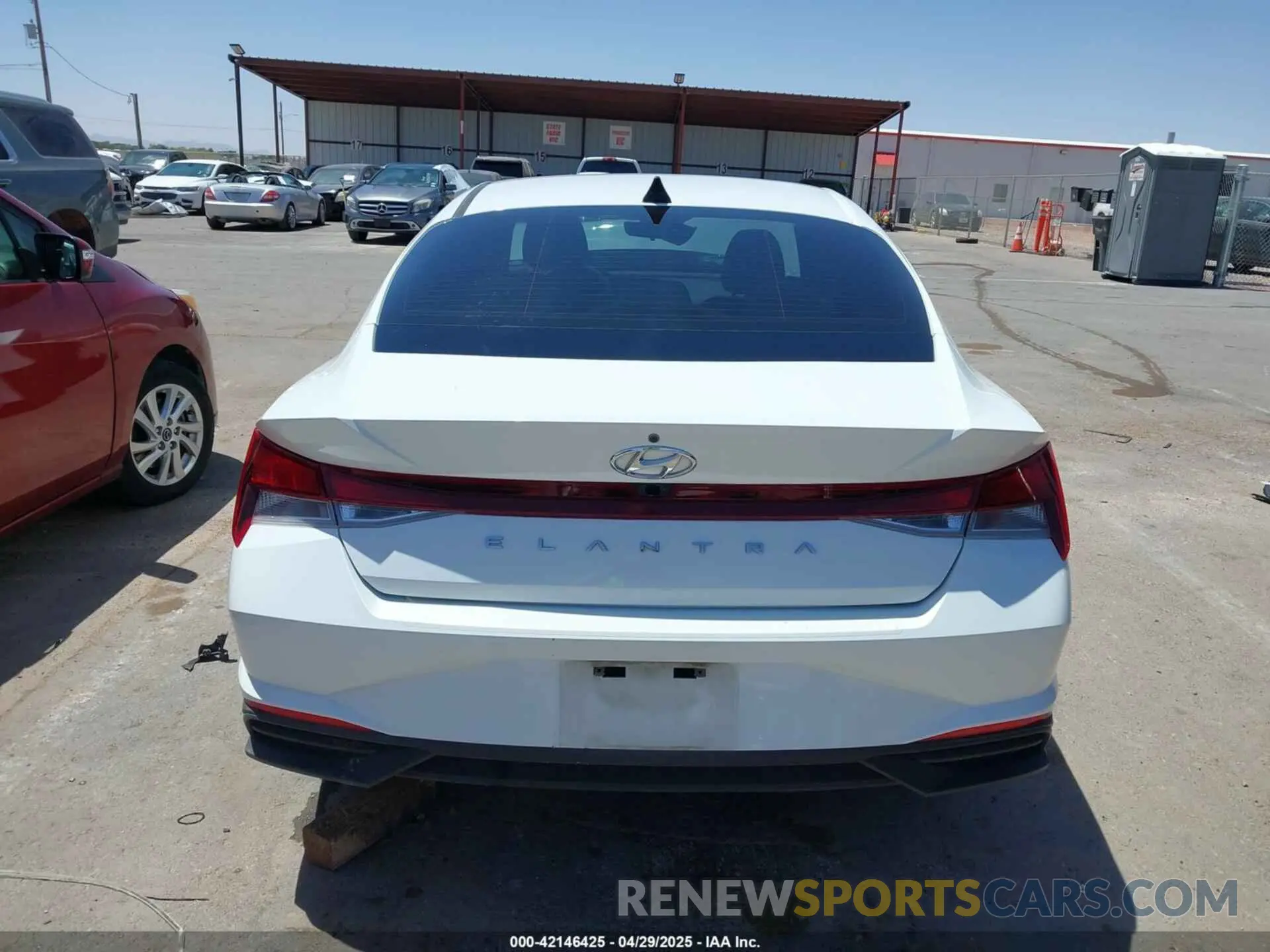 16 Photograph of a damaged car 5NPLM4AG2MH009697 HYUNDAI ELANTRA 2021
