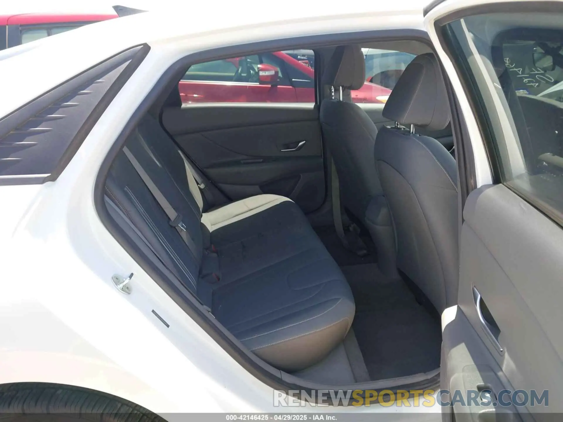 8 Photograph of a damaged car 5NPLM4AG2MH009697 HYUNDAI ELANTRA 2021