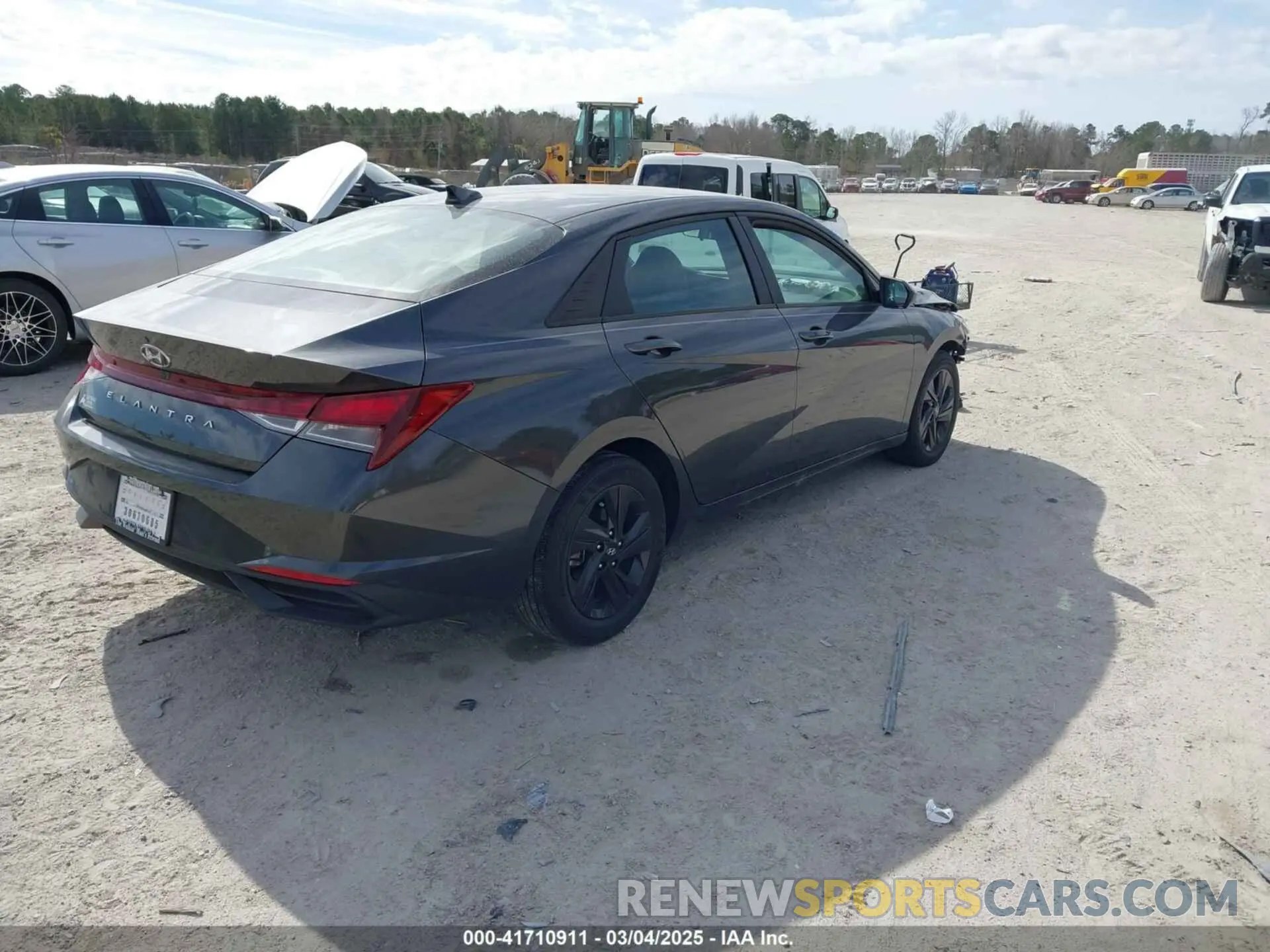 3 Photograph of a damaged car 5NPLM4AG4MH021821 HYUNDAI ELANTRA 2021