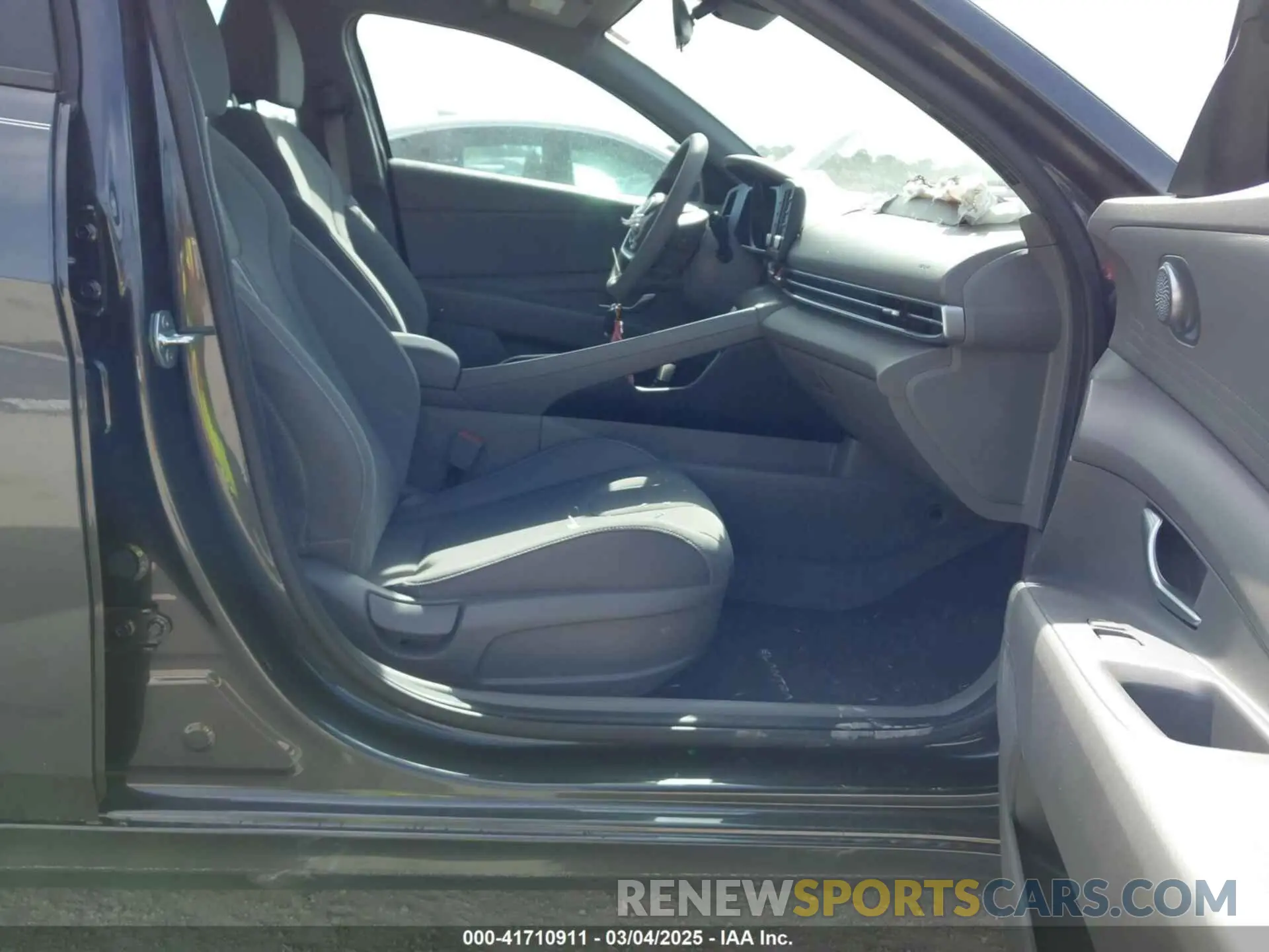 4 Photograph of a damaged car 5NPLM4AG4MH021821 HYUNDAI ELANTRA 2021