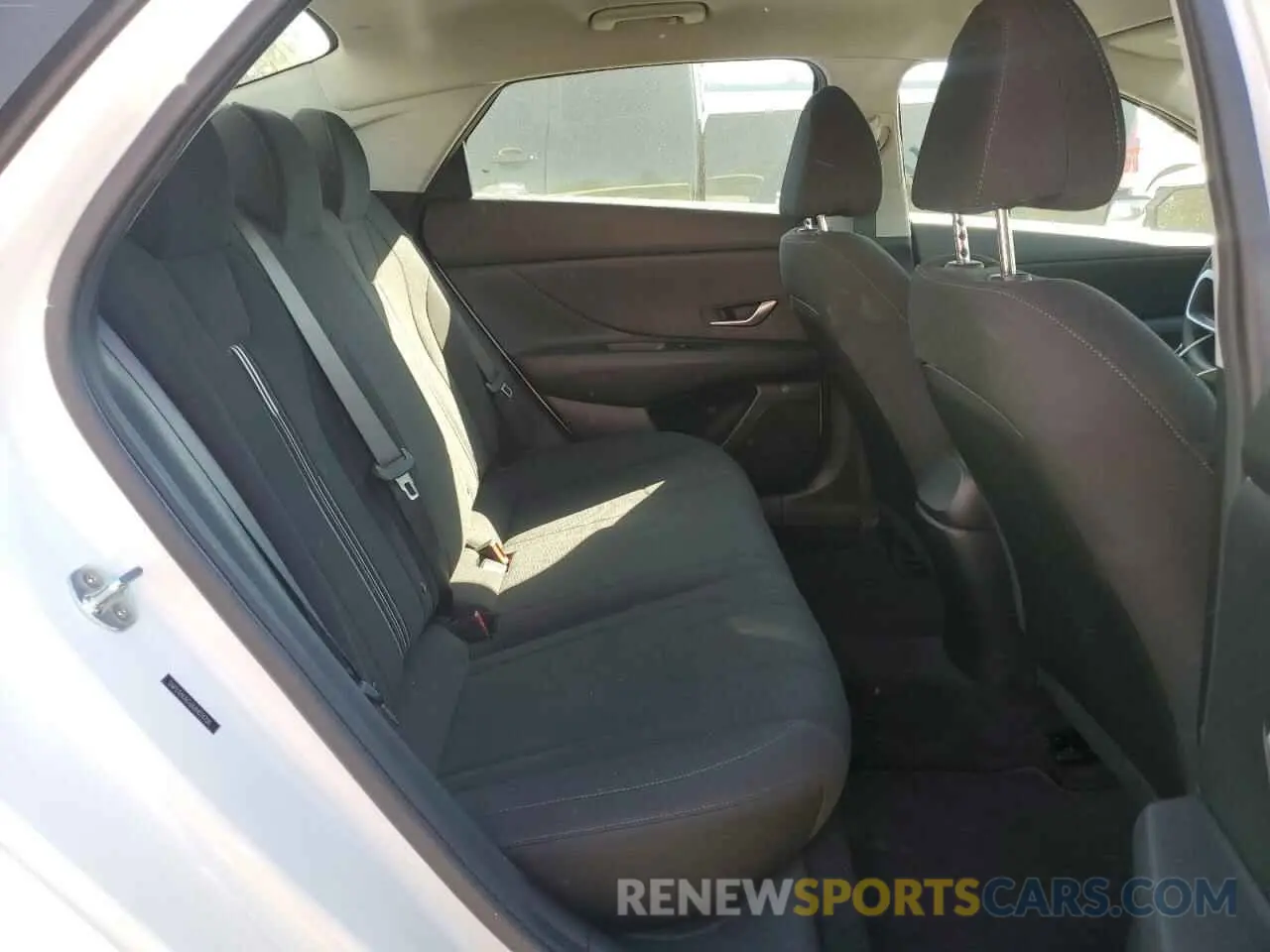 10 Photograph of a damaged car 5NPLM4AG6MH024705 HYUNDAI ELANTRA 2021