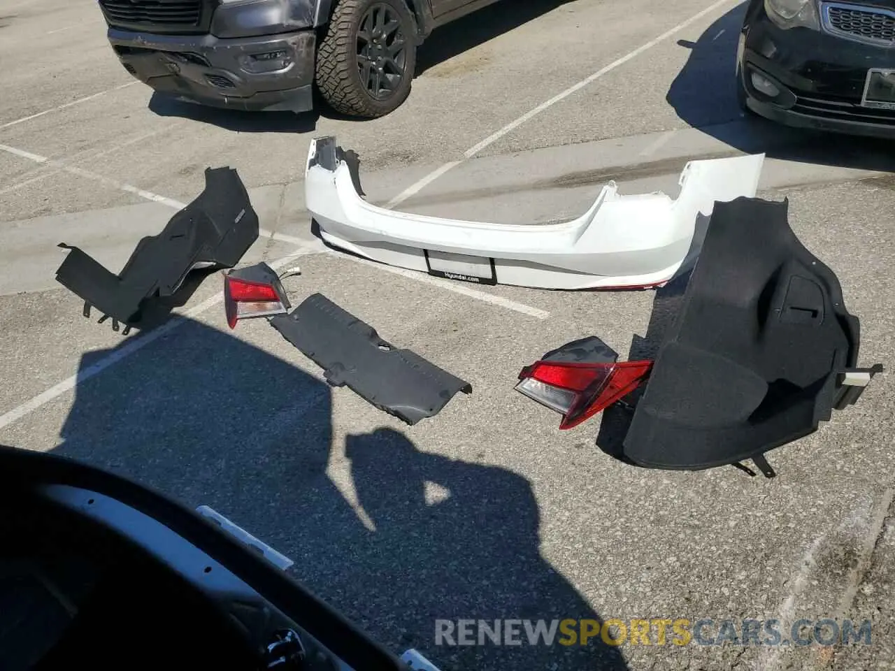 12 Photograph of a damaged car 5NPLM4AG6MH024705 HYUNDAI ELANTRA 2021