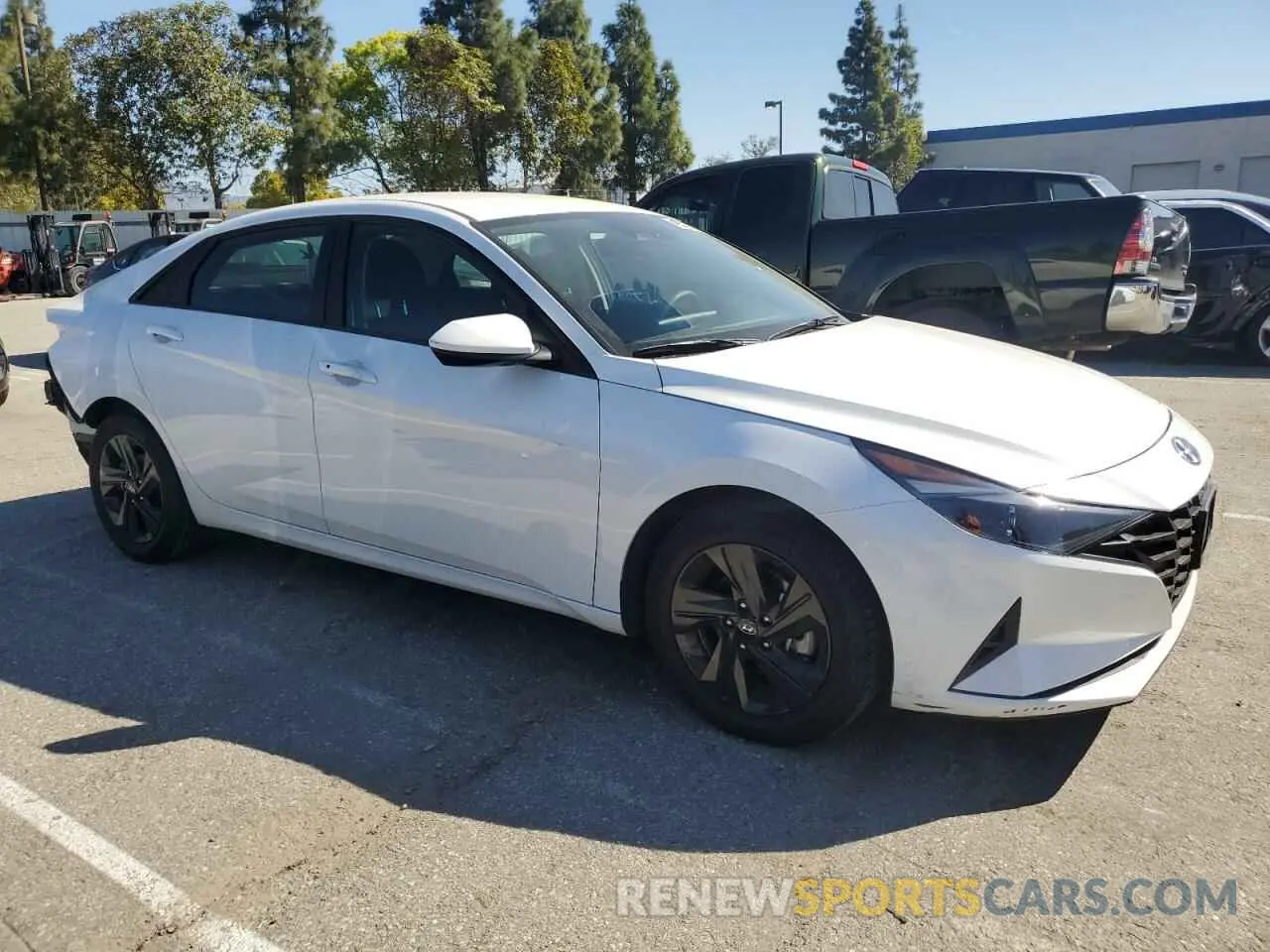 4 Photograph of a damaged car 5NPLM4AG6MH024705 HYUNDAI ELANTRA 2021