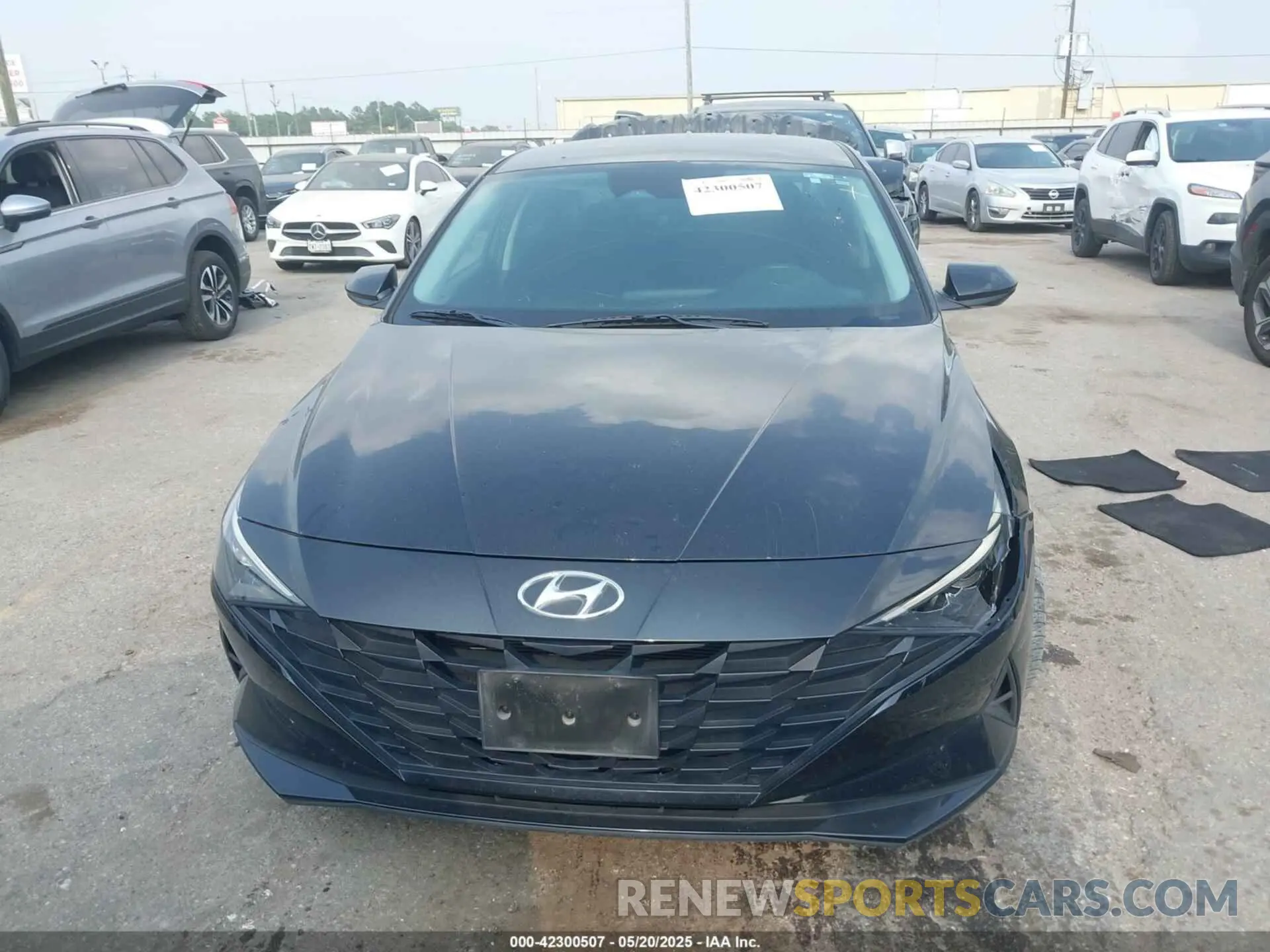12 Photograph of a damaged car 5NPLM4AG8MH027833 HYUNDAI ELANTRA 2021