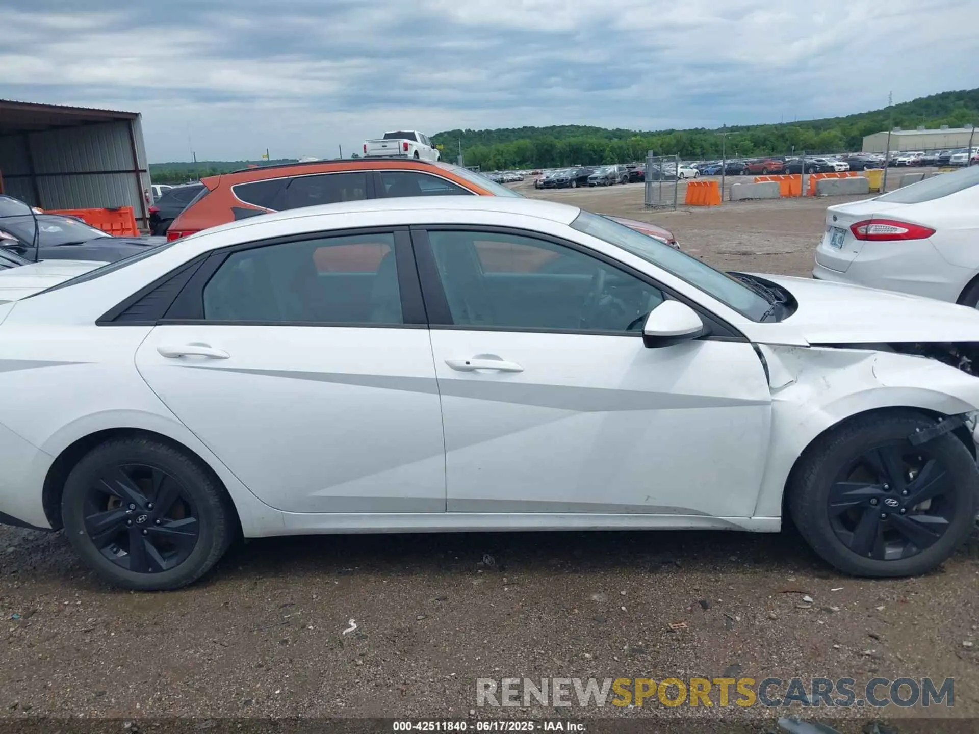 14 Photograph of a damaged car 5NPLM4AG8MH033485 HYUNDAI ELANTRA 2021