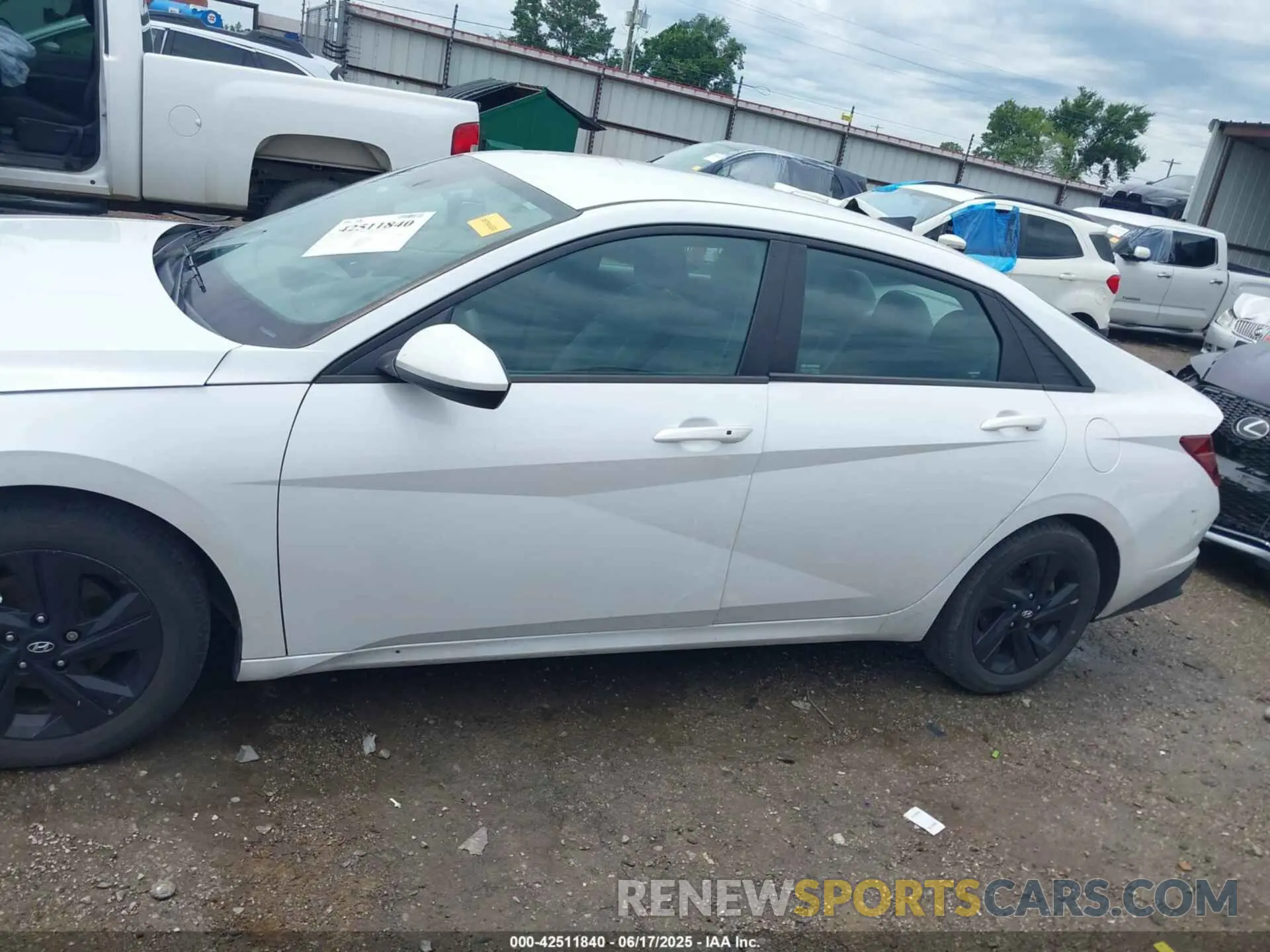 15 Photograph of a damaged car 5NPLM4AG8MH033485 HYUNDAI ELANTRA 2021