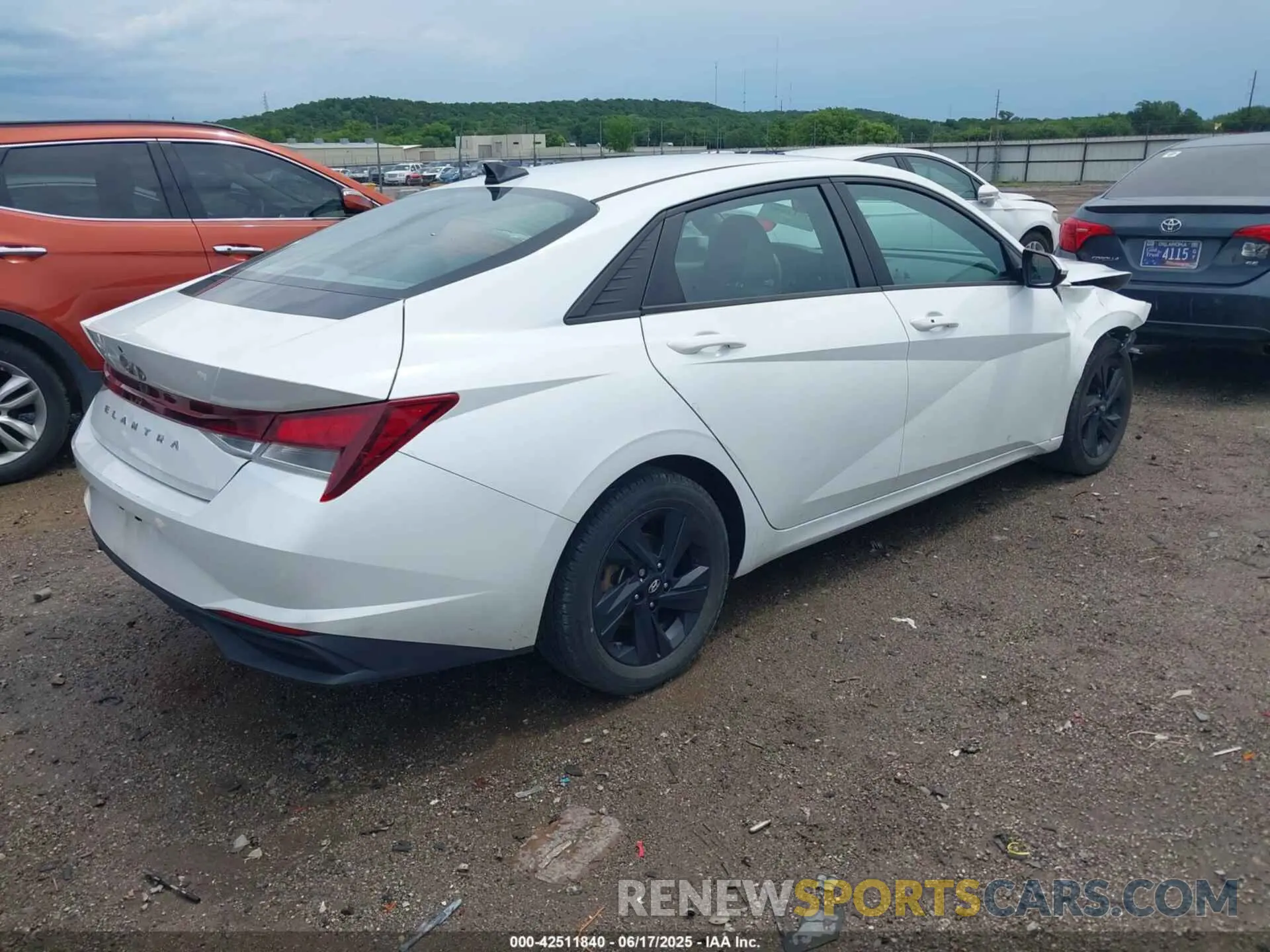 4 Photograph of a damaged car 5NPLM4AG8MH033485 HYUNDAI ELANTRA 2021