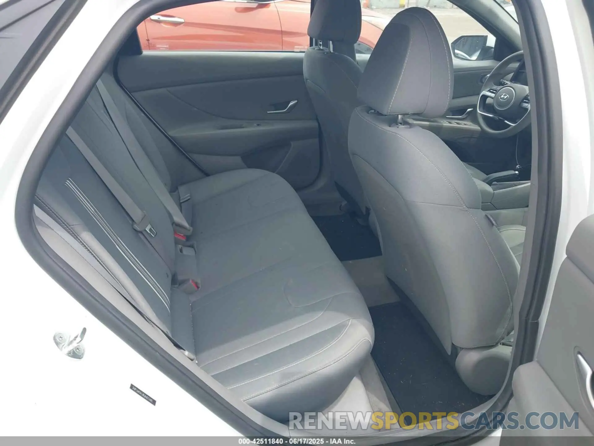 8 Photograph of a damaged car 5NPLM4AG8MH033485 HYUNDAI ELANTRA 2021