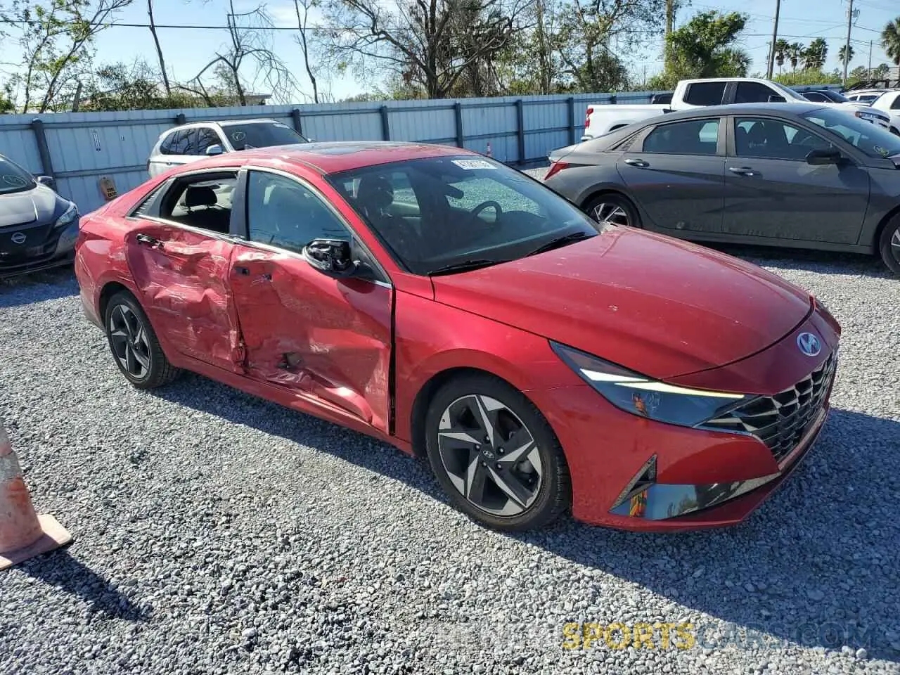 4 Photograph of a damaged car 5NPLN4AG6MH011305 HYUNDAI ELANTRA 2021