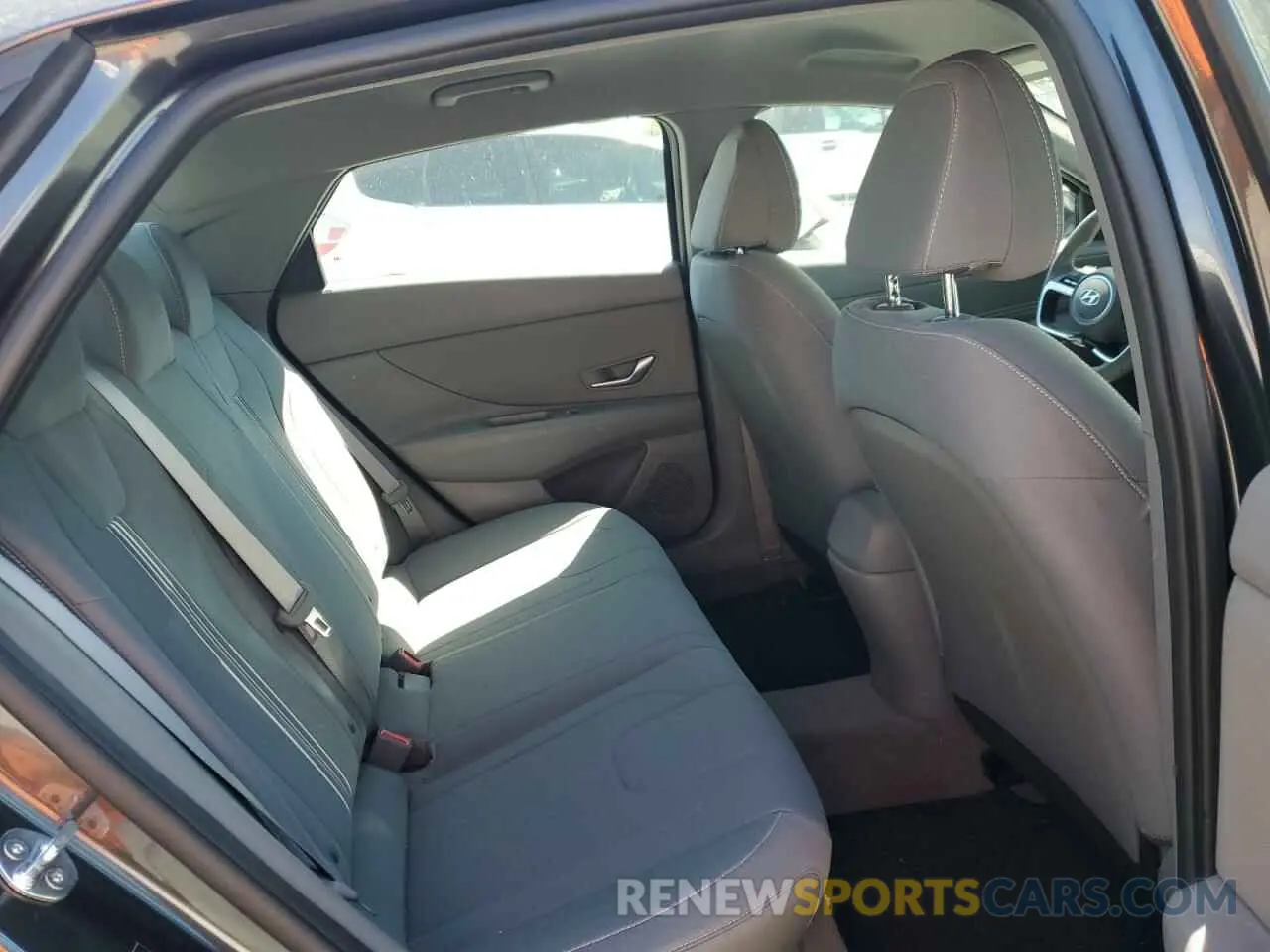10 Photograph of a damaged car 5NPLS4AG0MH032370 HYUNDAI ELANTRA 2021