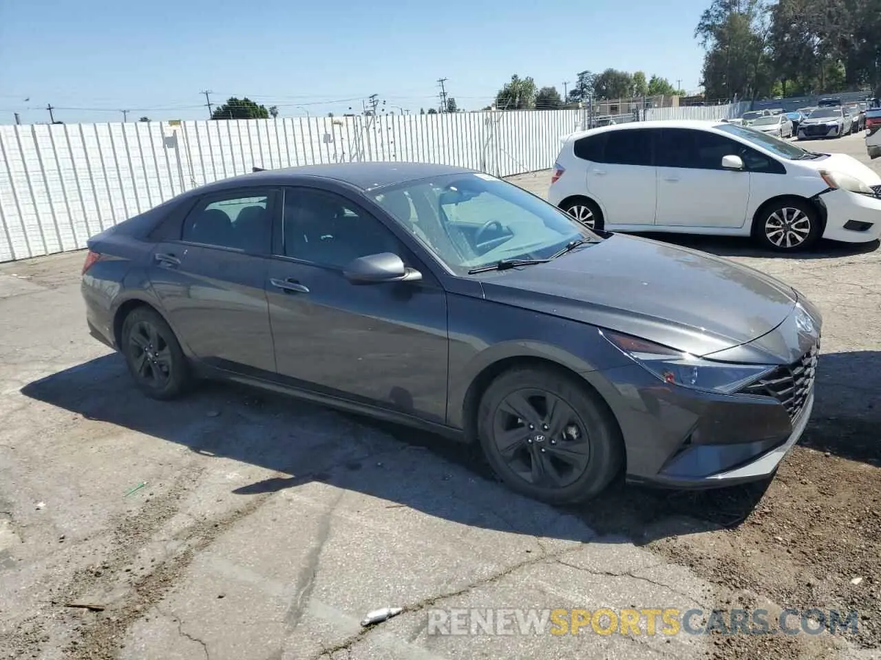 4 Photograph of a damaged car 5NPLS4AG0MH032370 HYUNDAI ELANTRA 2021