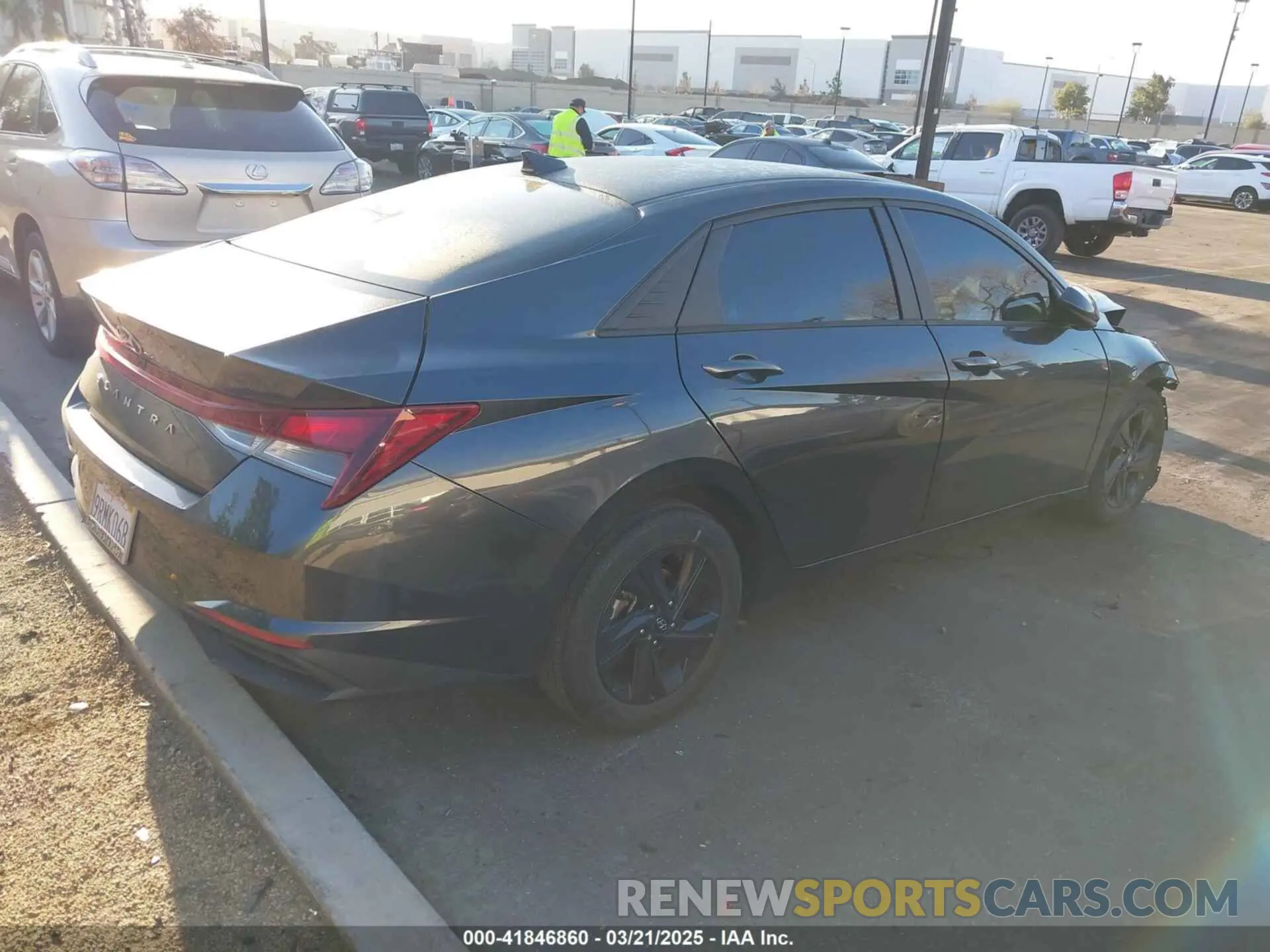 4 Photograph of a damaged car 5NPLS4AG2MH005073 HYUNDAI ELANTRA 2021