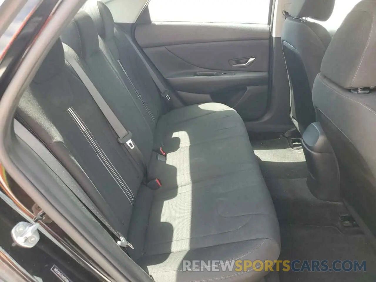 10 Photograph of a damaged car 5NPLS4AG2MH033083 HYUNDAI ELANTRA 2021