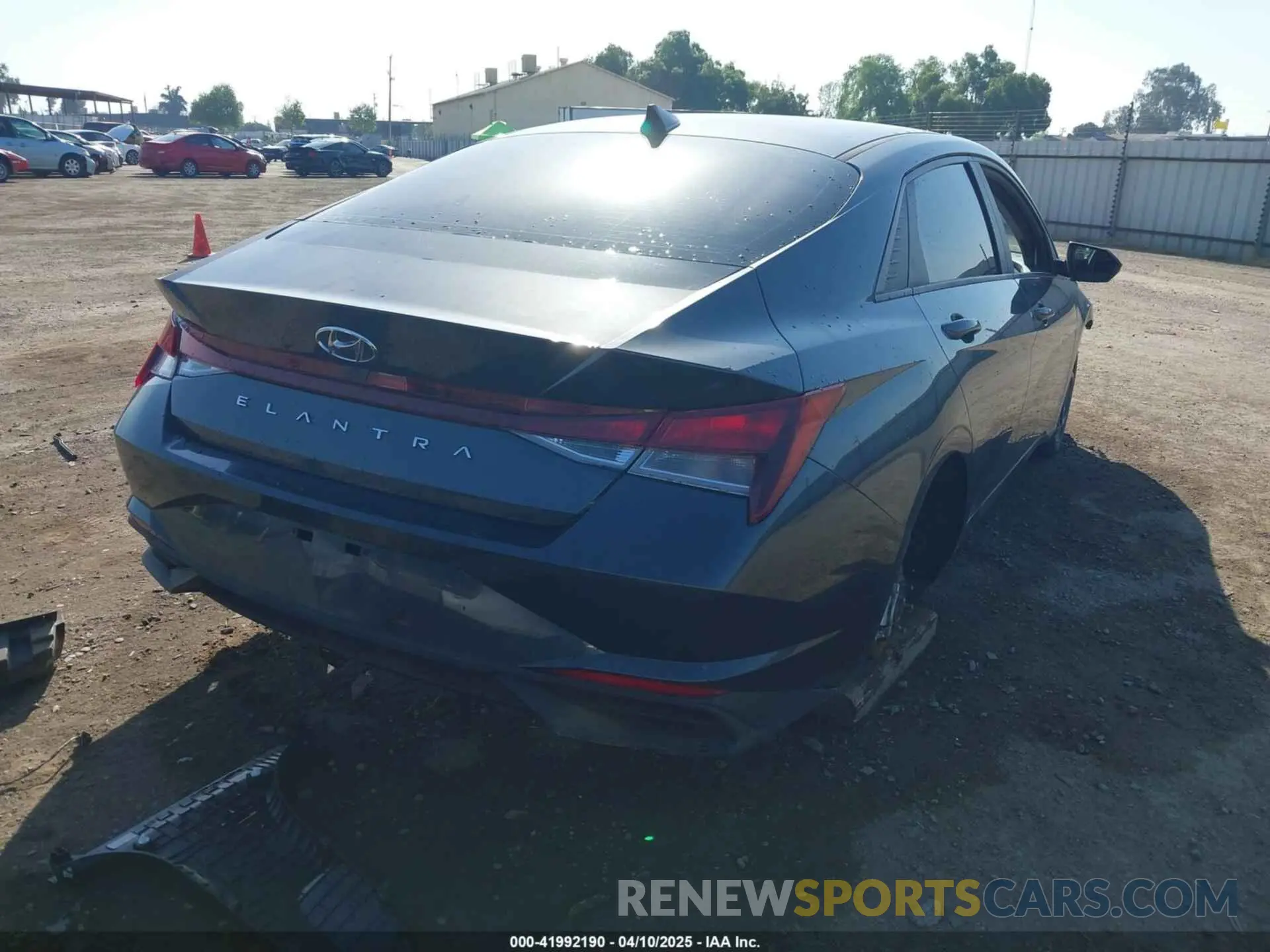 4 Photograph of a damaged car 5NPLS4AG4MH022943 HYUNDAI ELANTRA 2021