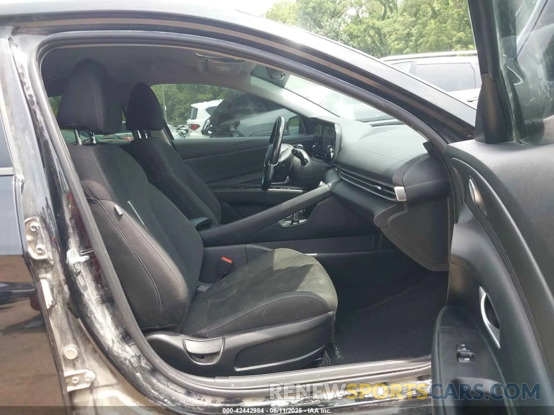 5 Photograph of a damaged car 5NPLS4AG5MH040514 HYUNDAI ELANTRA 2021