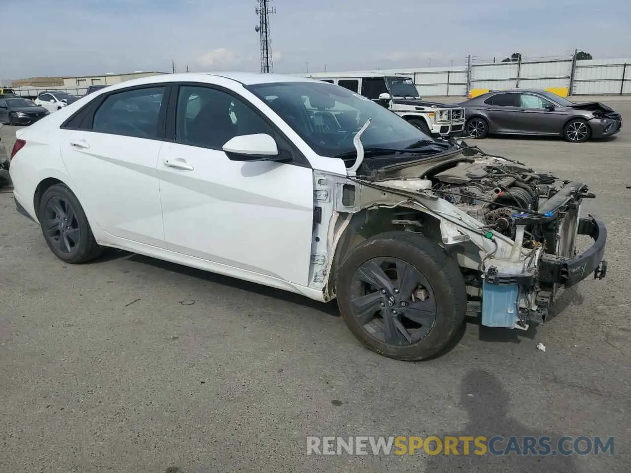 4 Photograph of a damaged car 5NPLS4AG7MH031295 HYUNDAI ELANTRA 2021