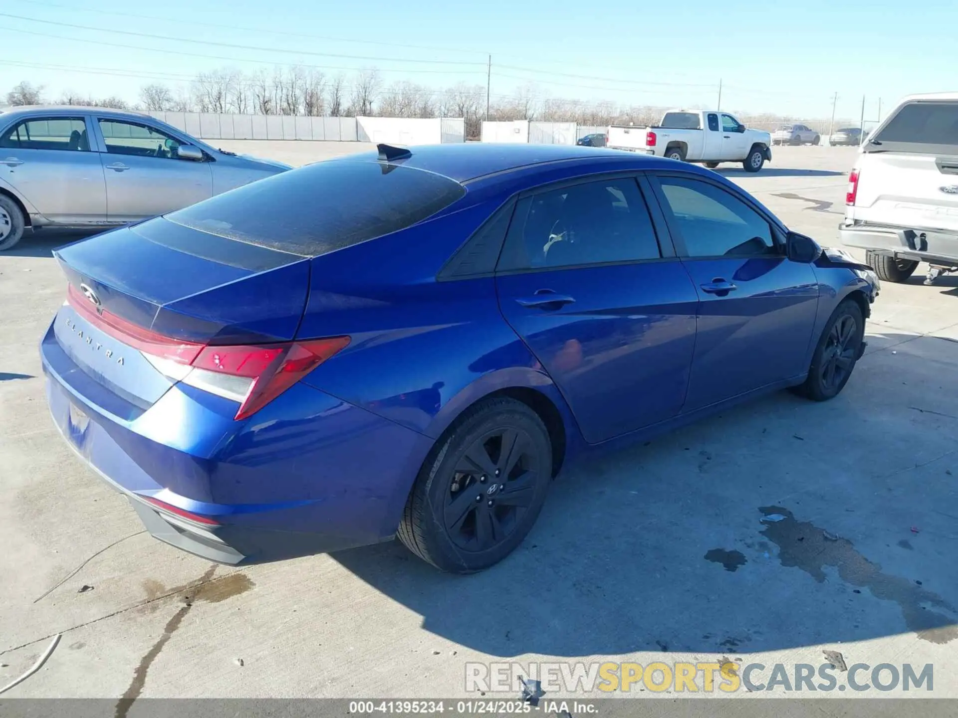 4 Photograph of a damaged car 5NPLS4AG8MH006079 HYUNDAI ELANTRA 2021