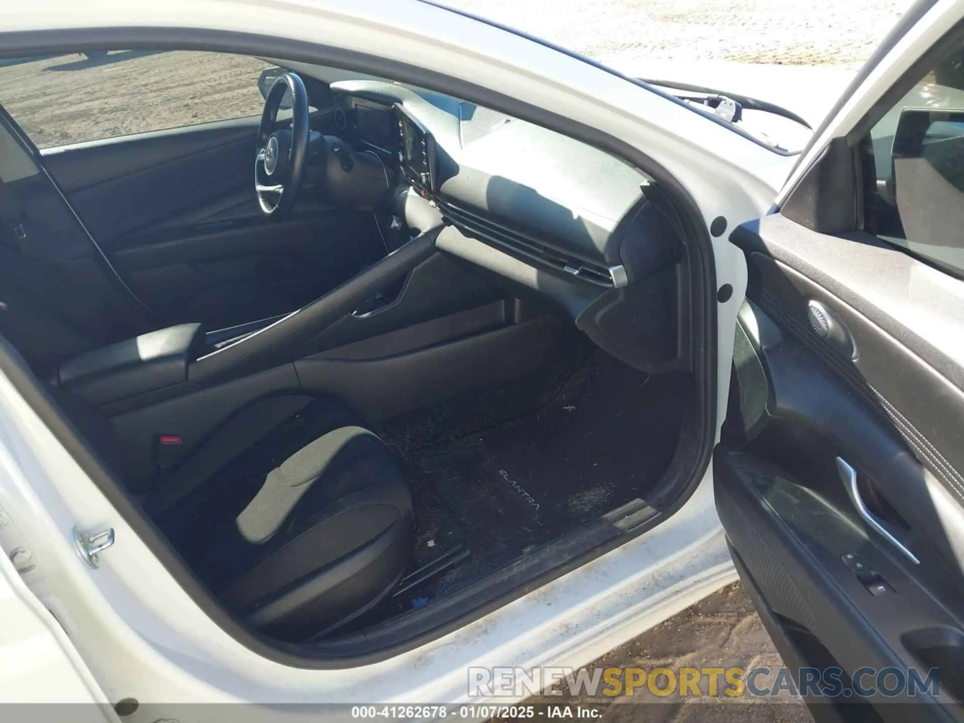5 Photograph of a damaged car 5NPLS4AG8MH007233 HYUNDAI ELANTRA 2021
