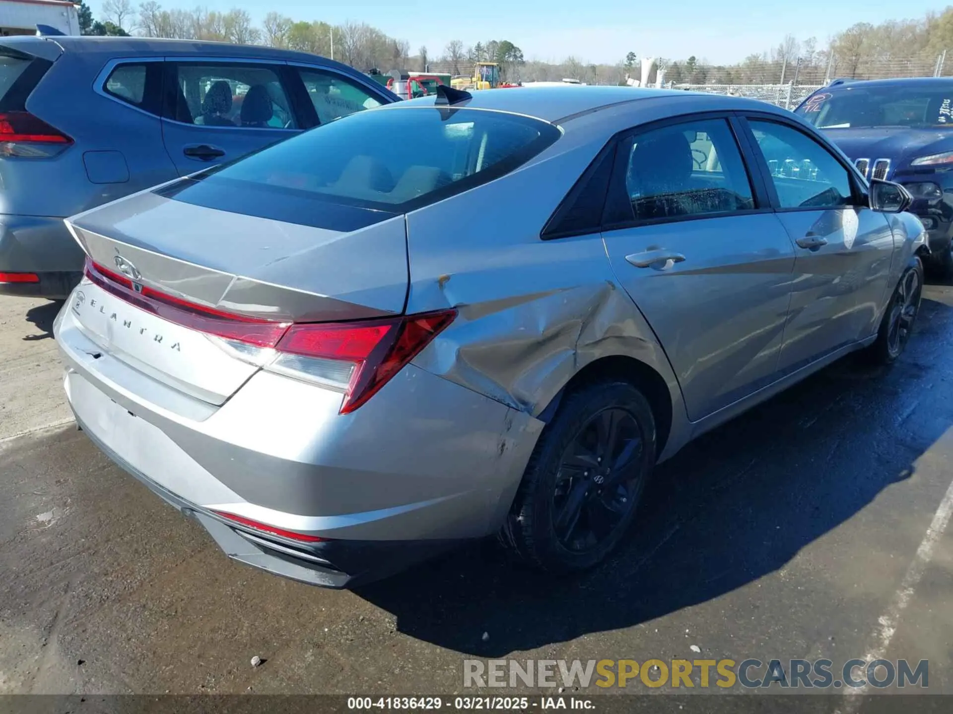 4 Photograph of a damaged car 5NPLS4AG8MH034125 HYUNDAI ELANTRA 2021