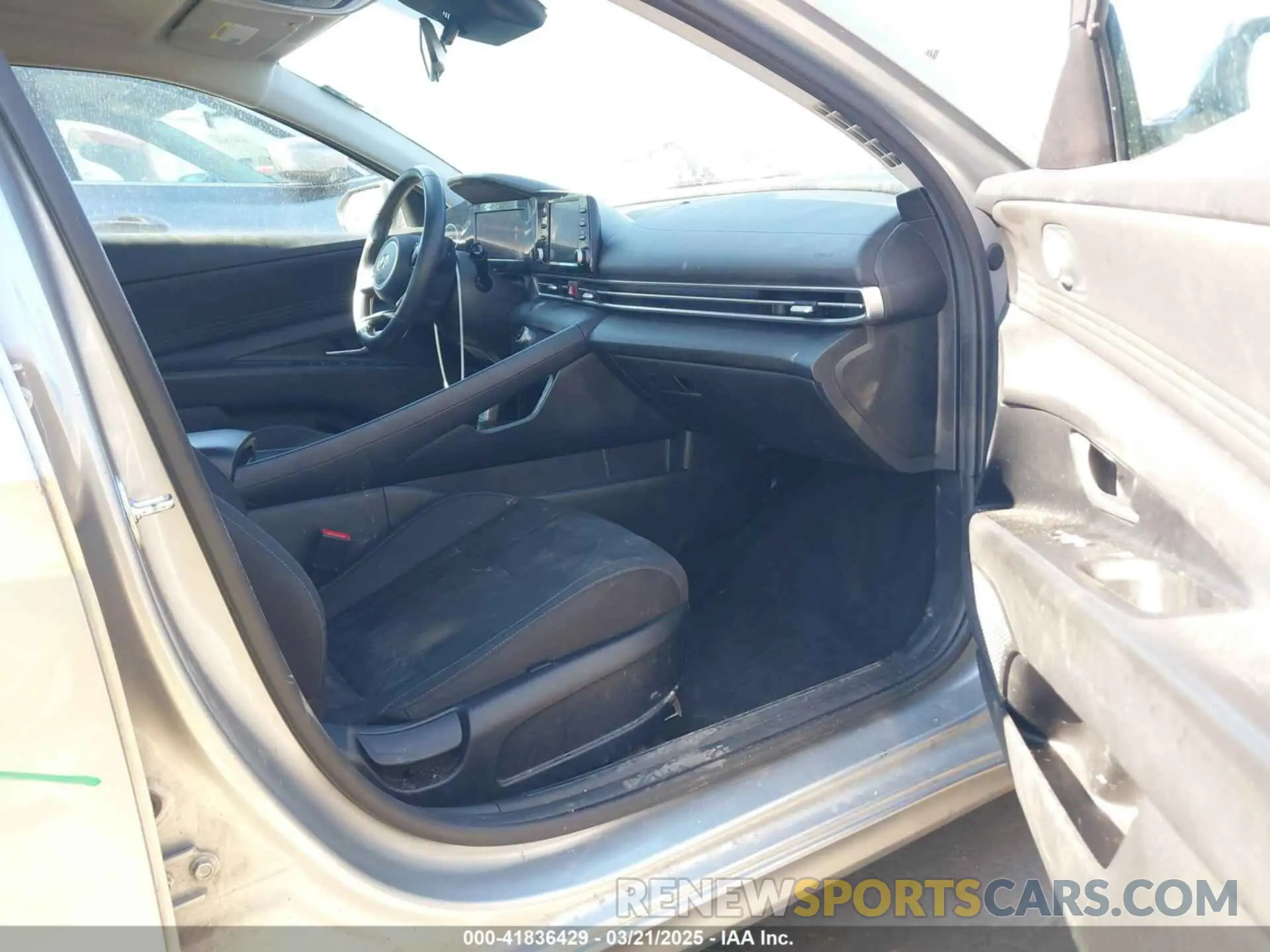 5 Photograph of a damaged car 5NPLS4AG8MH034125 HYUNDAI ELANTRA 2021