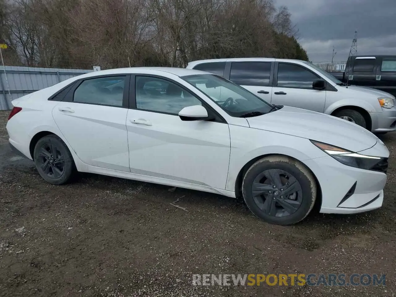 4 Photograph of a damaged car KMHLM4AG0MU168011 HYUNDAI ELANTRA 2021