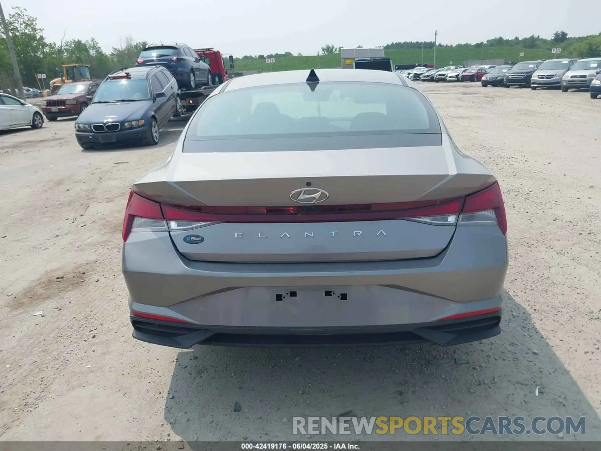 16 Photograph of a damaged car KMHLM4AG2MU091870 HYUNDAI ELANTRA 2021