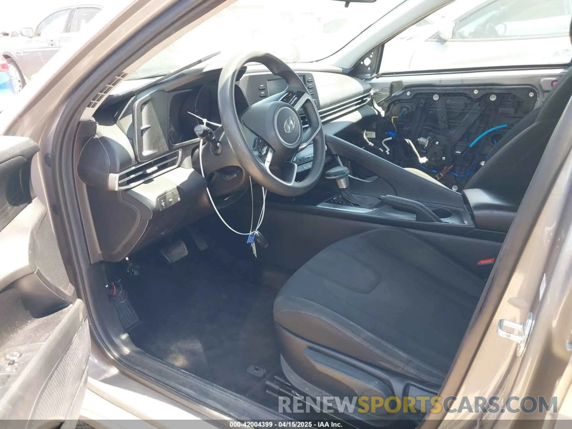 5 Photograph of a damaged car KMHLM4AG2MU118999 HYUNDAI ELANTRA 2021