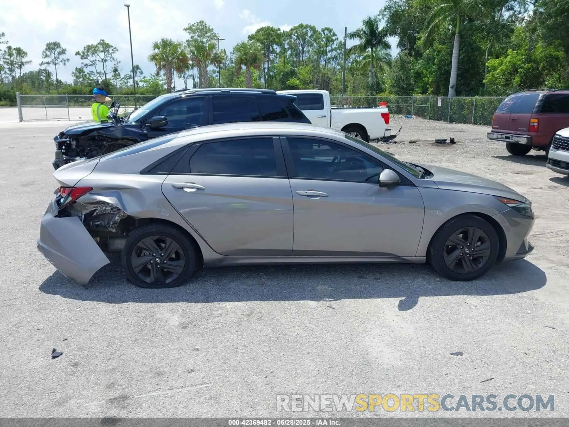 14 Photograph of a damaged car KMHLS4AG5MU065575 HYUNDAI ELANTRA 2021
