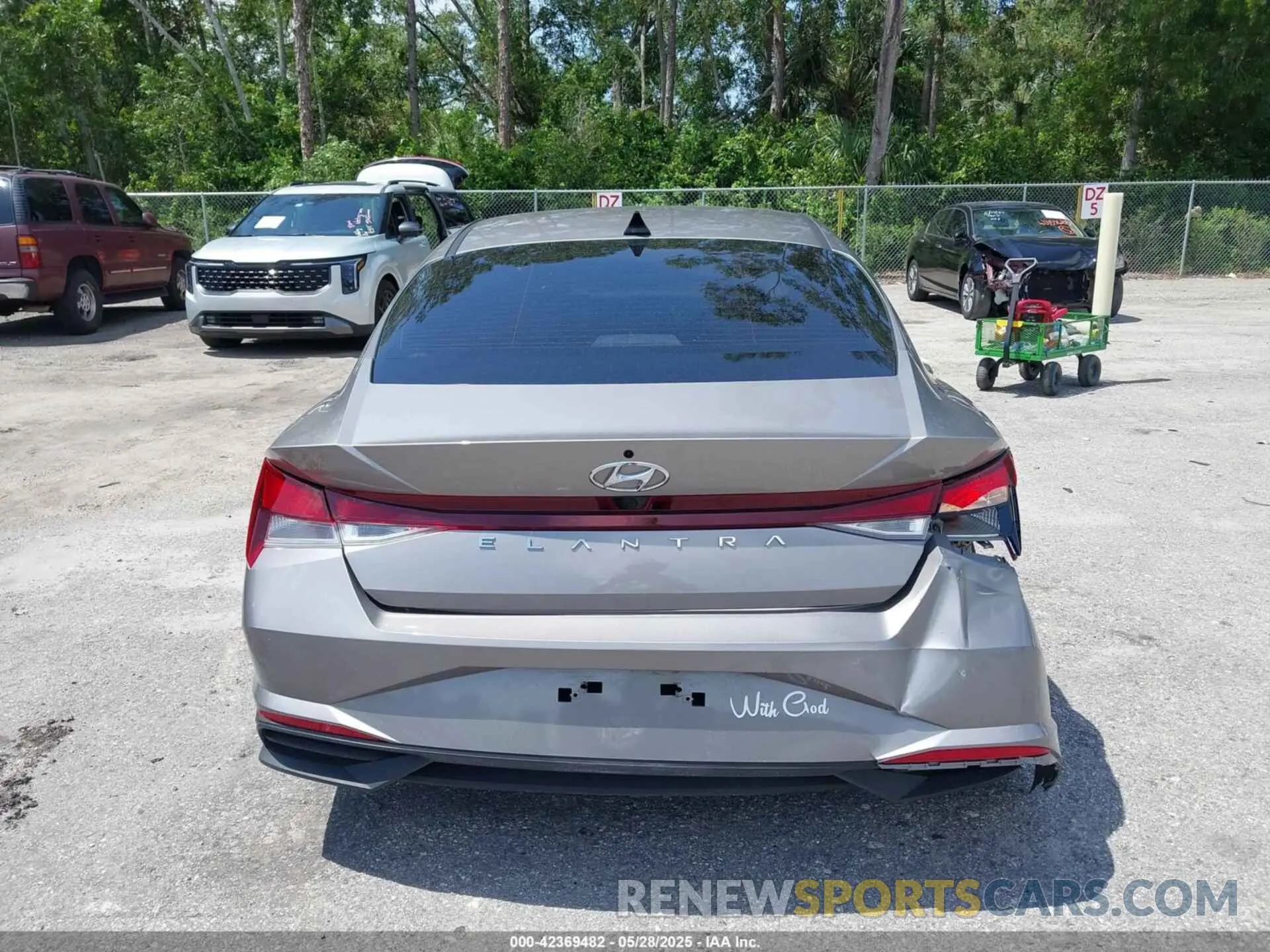 17 Photograph of a damaged car KMHLS4AG5MU065575 HYUNDAI ELANTRA 2021