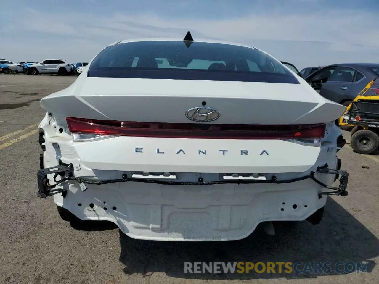 6 Photograph of a damaged car 5NPLL4AG1NH074299 HYUNDAI ELANTRA 2022