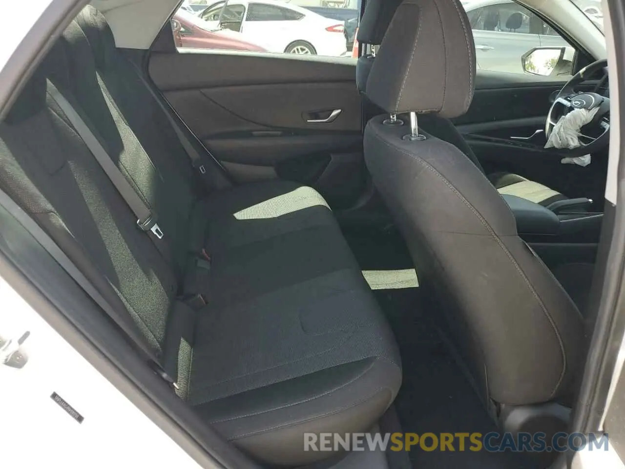 10 Photograph of a damaged car 5NPLL4AG4NH081750 HYUNDAI ELANTRA 2022