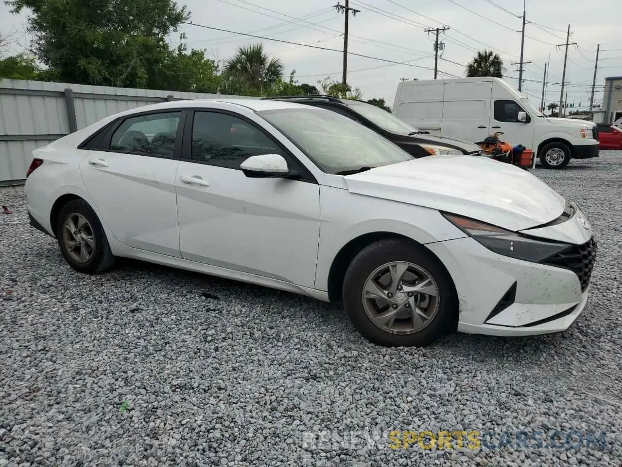 4 Photograph of a damaged car 5NPLL4AG5NH055755 HYUNDAI ELANTRA 2022