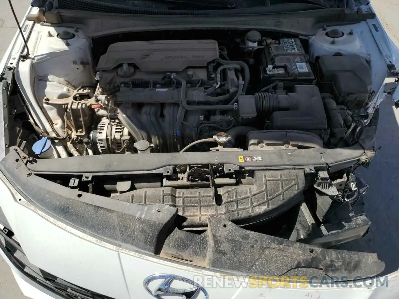 11 Photograph of a damaged car 5NPLL4AG9NH053281 HYUNDAI ELANTRA 2022