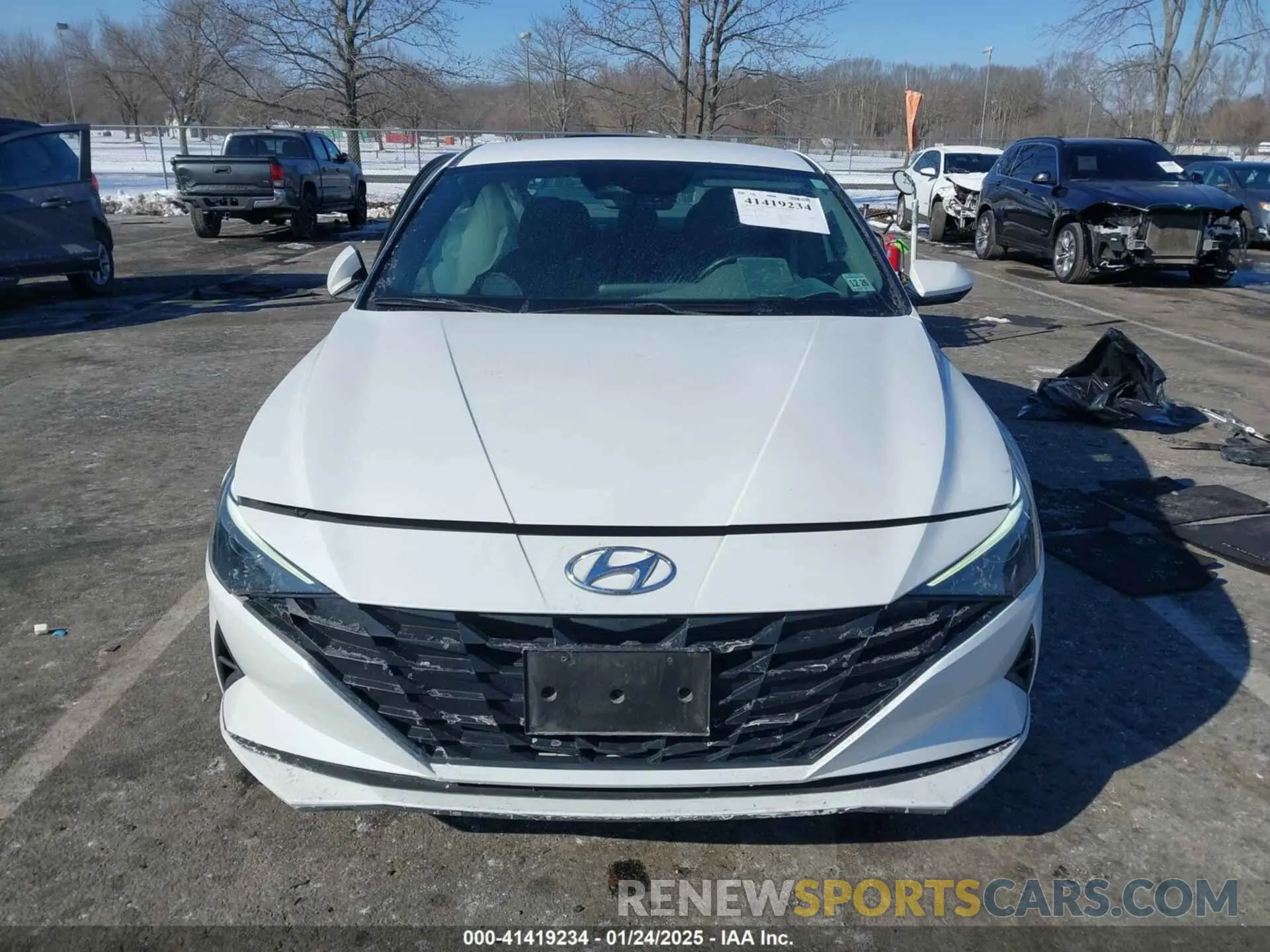 13 Photograph of a damaged car 5NPLL4AG9NH055757 HYUNDAI ELANTRA 2022