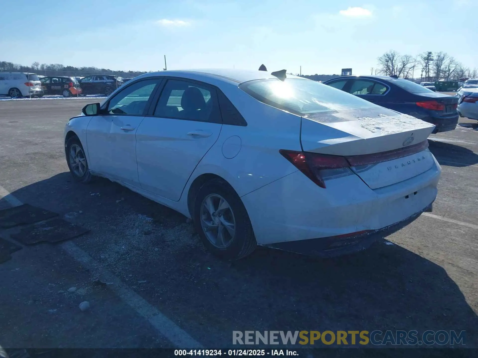 3 Photograph of a damaged car 5NPLL4AG9NH055757 HYUNDAI ELANTRA 2022
